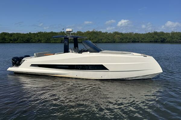 2023 Astondoa 377 Coupe Outboard