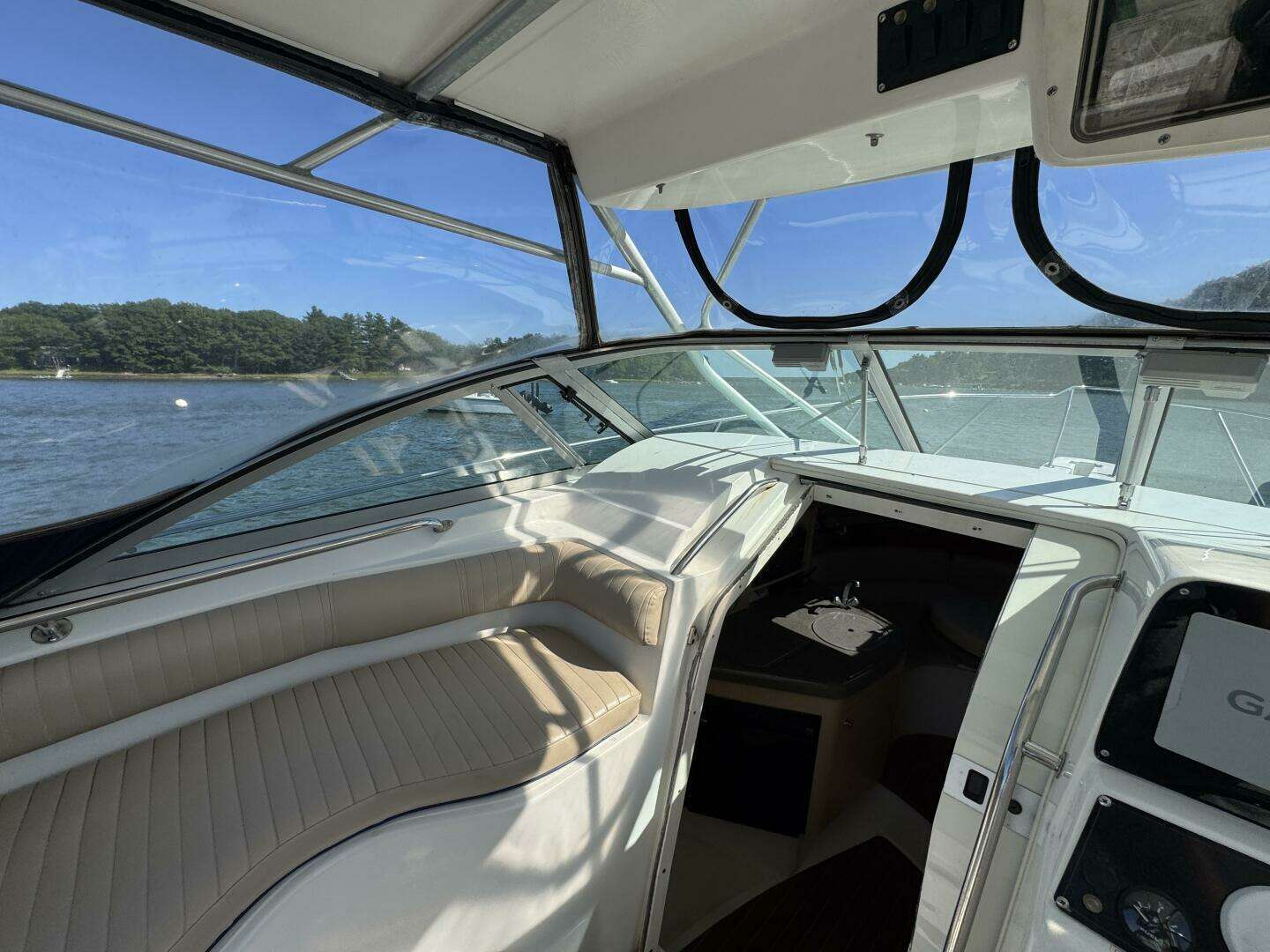 1999 Boston Whaler 28 Conquest - Image 30
