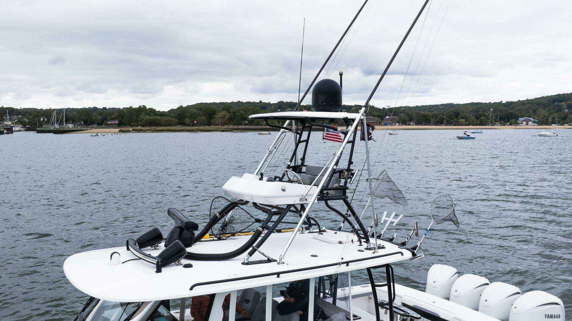2017 Everglades 435 CC - Image 14