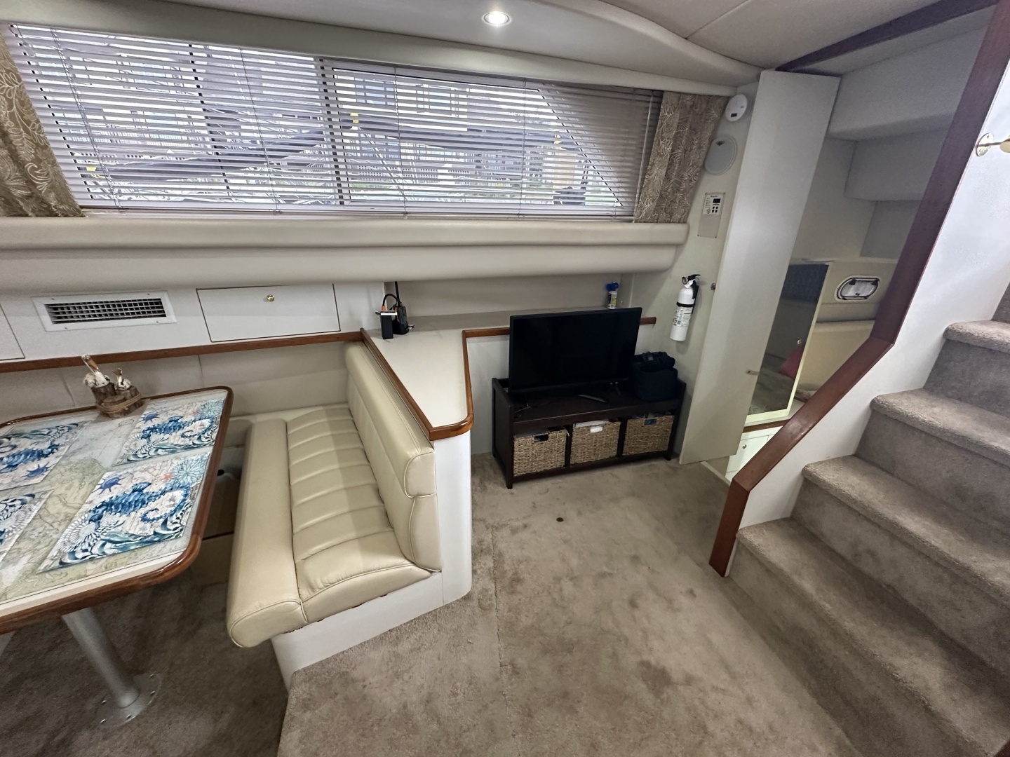 1998 Cruisers Yachts 3650 Aft Cabin - Image 43