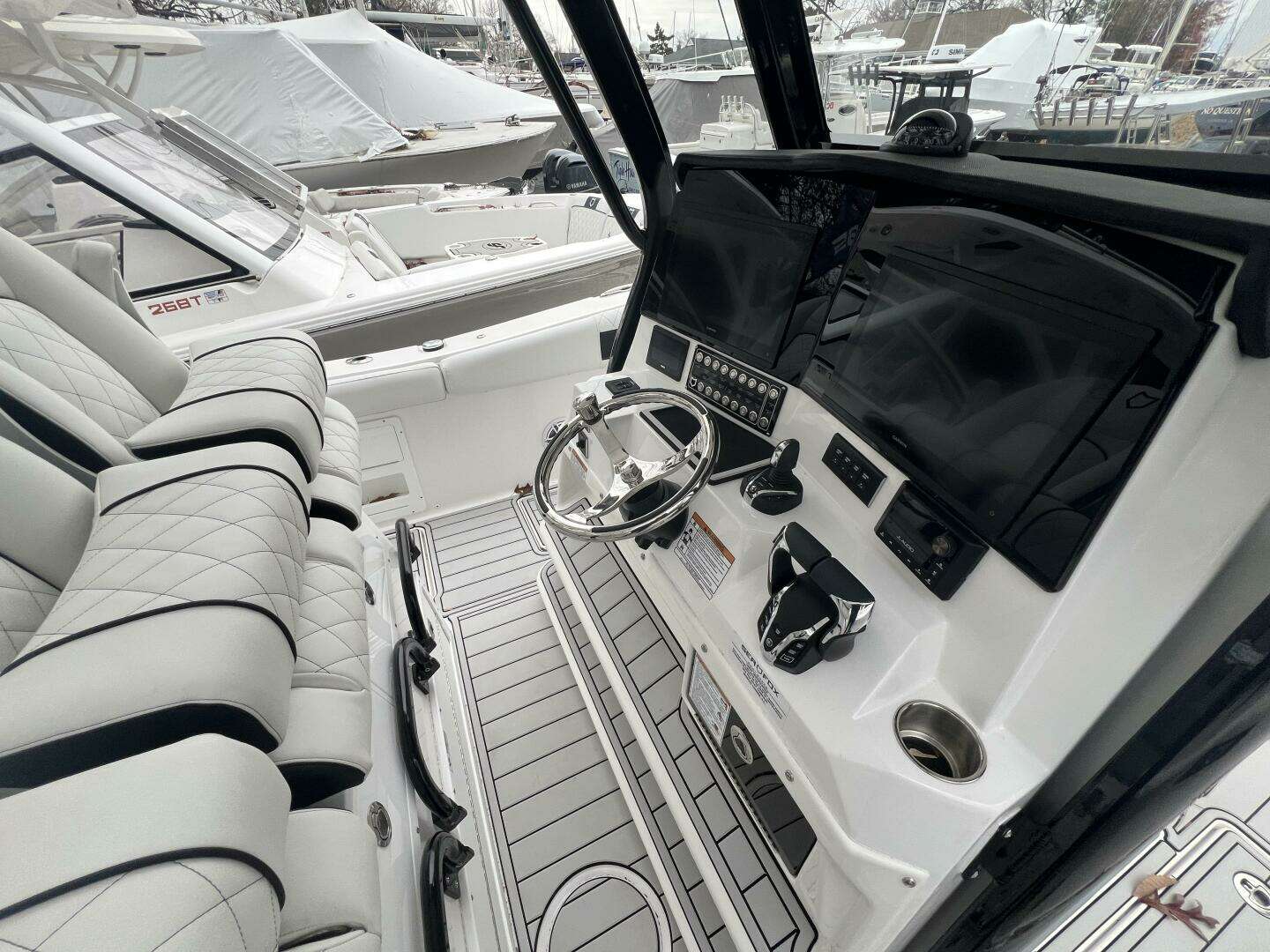 2025 Sea Fox 328 Commander - Image 11