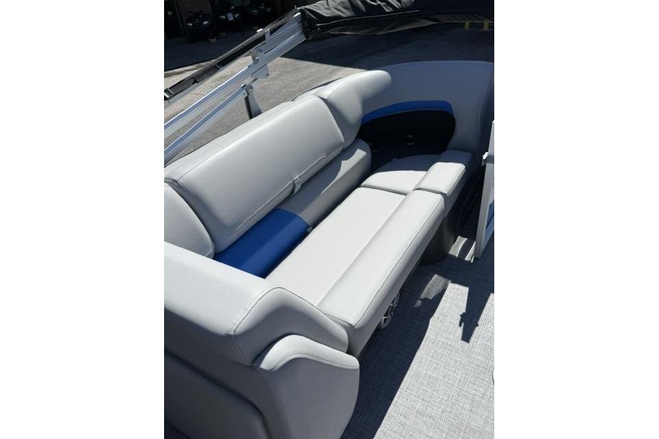 2026 Sun Tracker Party Barge 24 XP3, featuring luxurious gray seating.