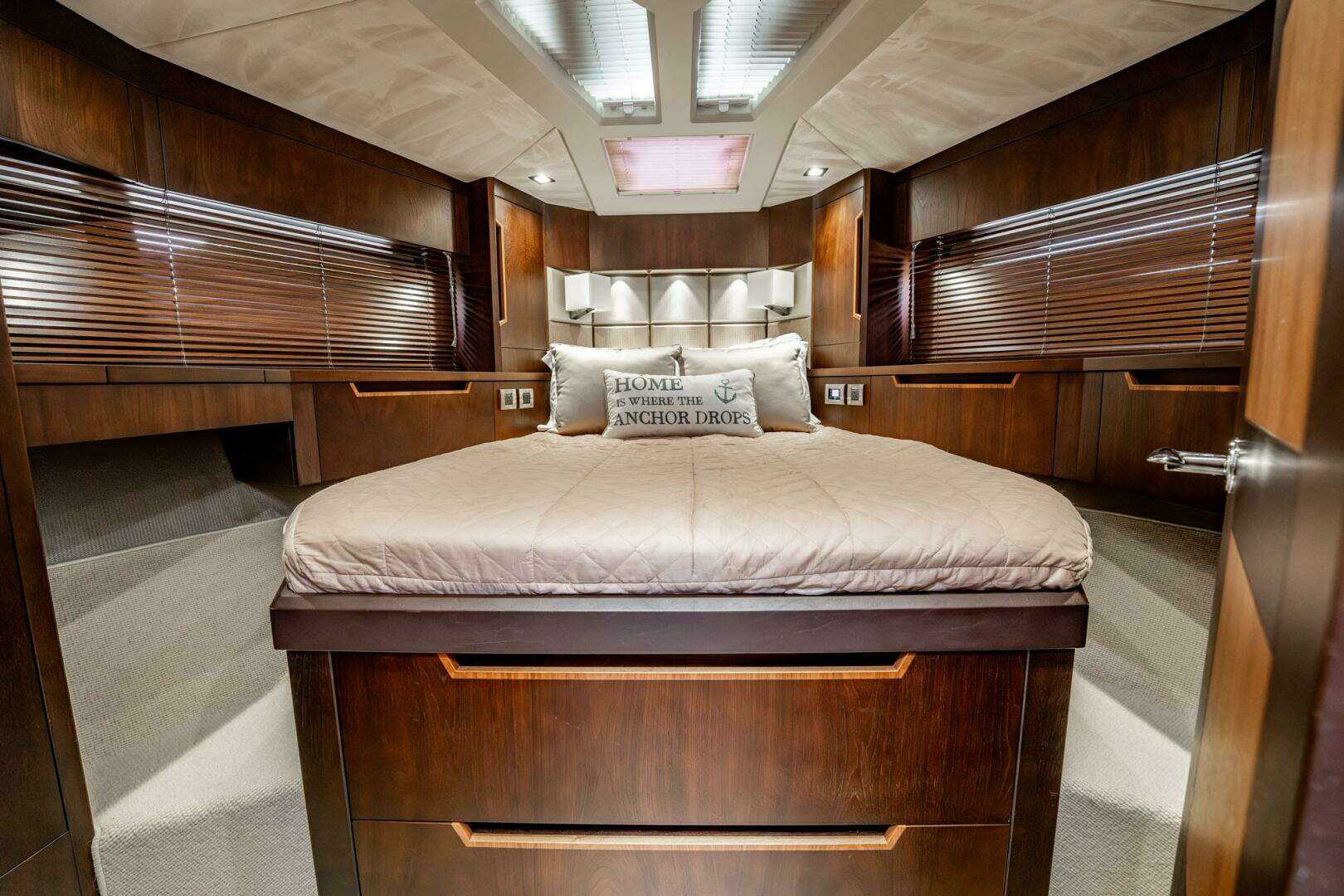 2017 Galeon 510 Skybridge - Image 26