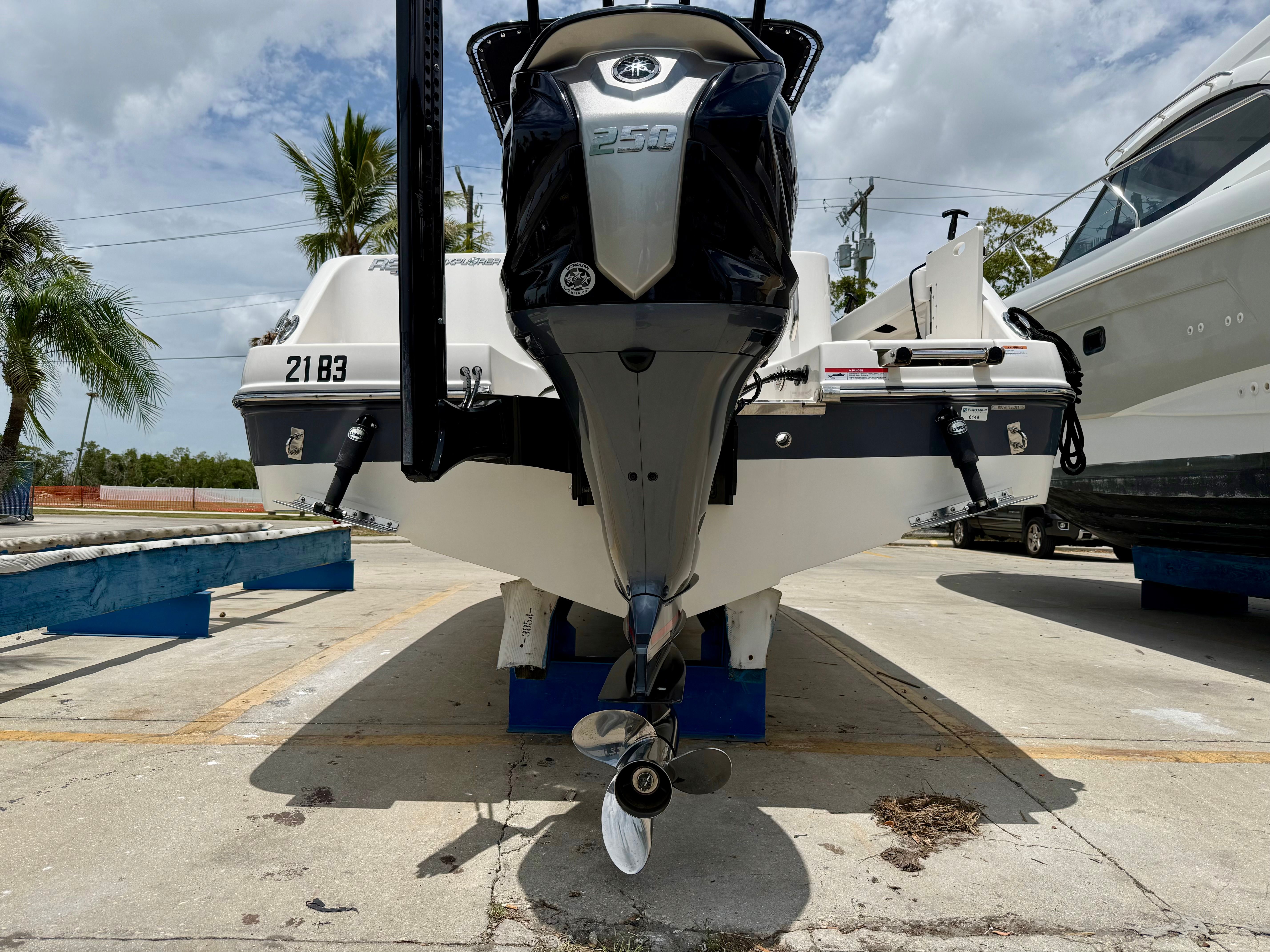 2024 Robalo R222 Explorer - 34