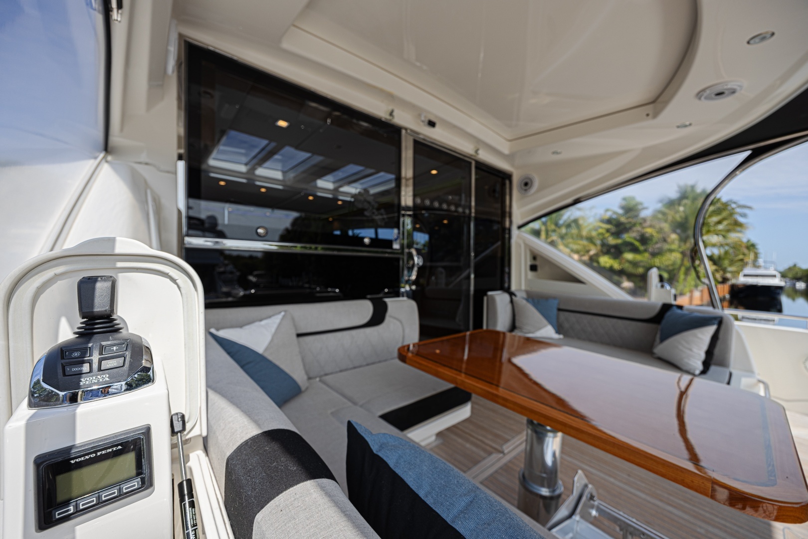 2021 Riviera 6000 Motor Yacht - Image 10