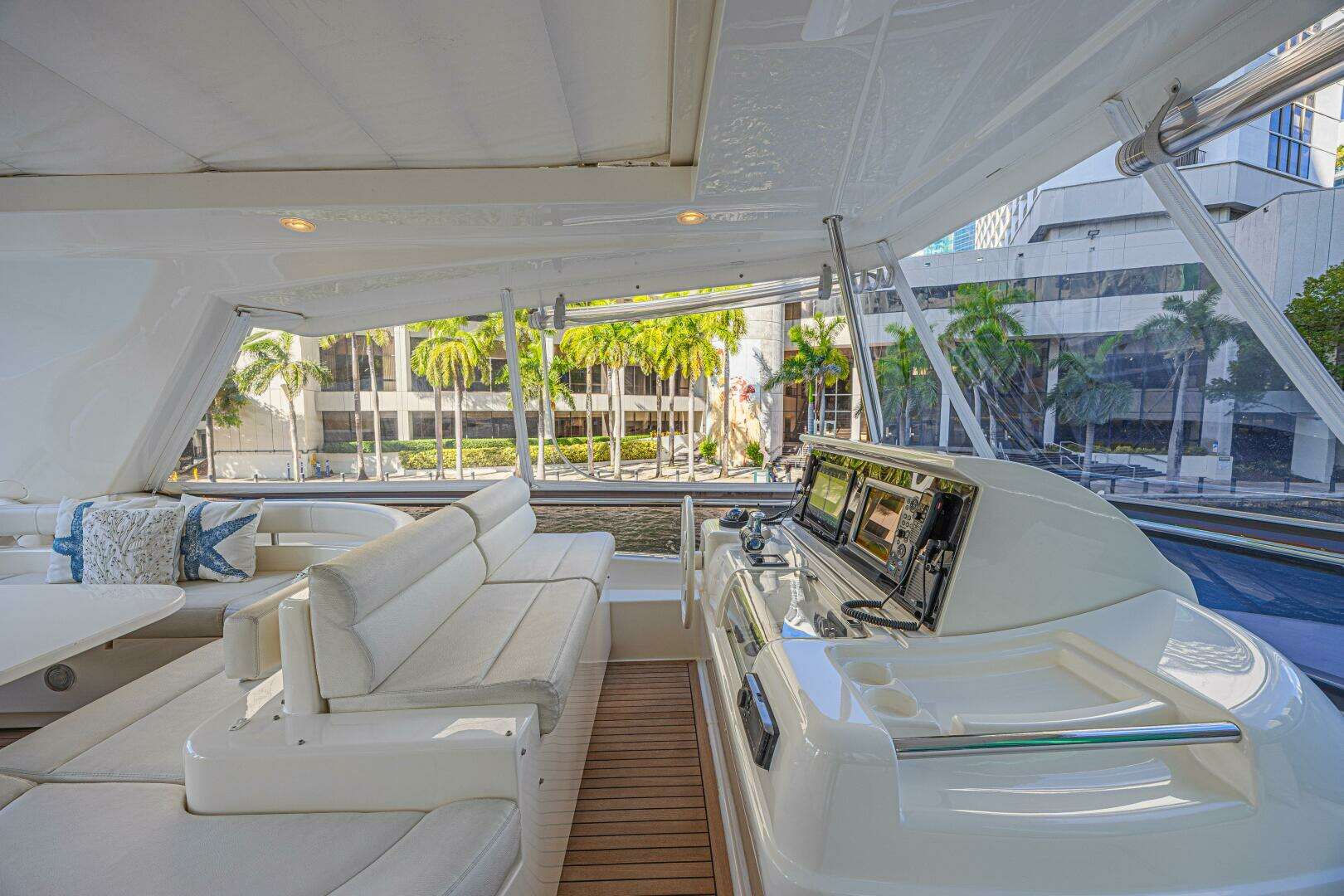 2011 Ferretti Yachts 830 - Image 13