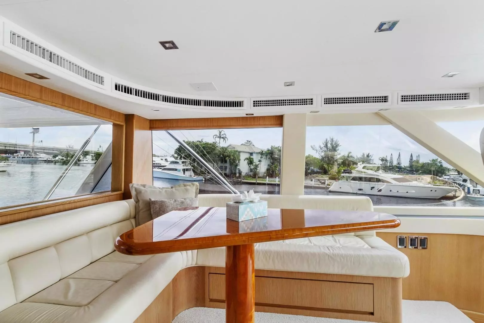 1998 Hatteras 82 Convertible - Image 28