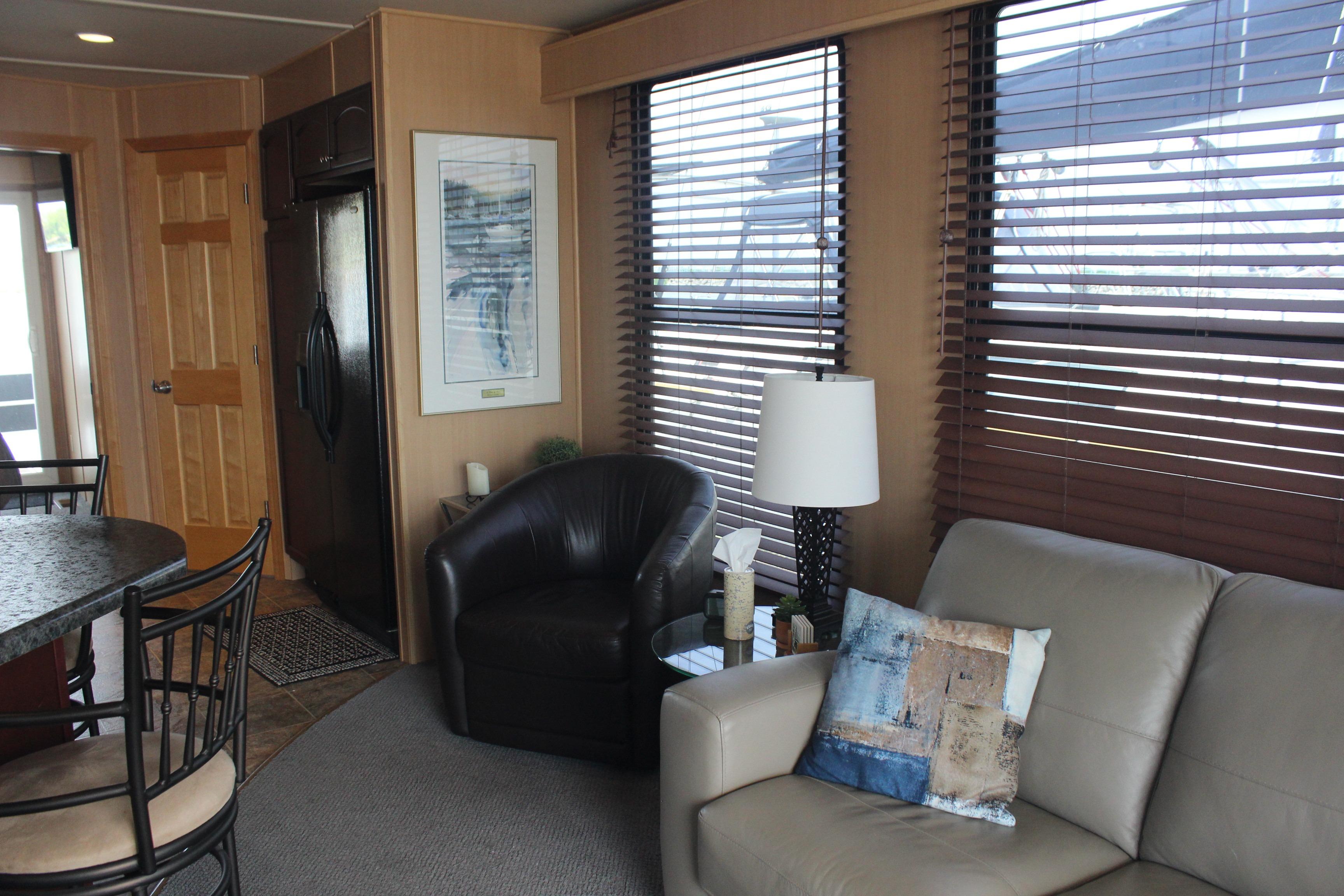 Interior of 2010 Skipperliner 480 Flybridge with modern furnishings and large windows.