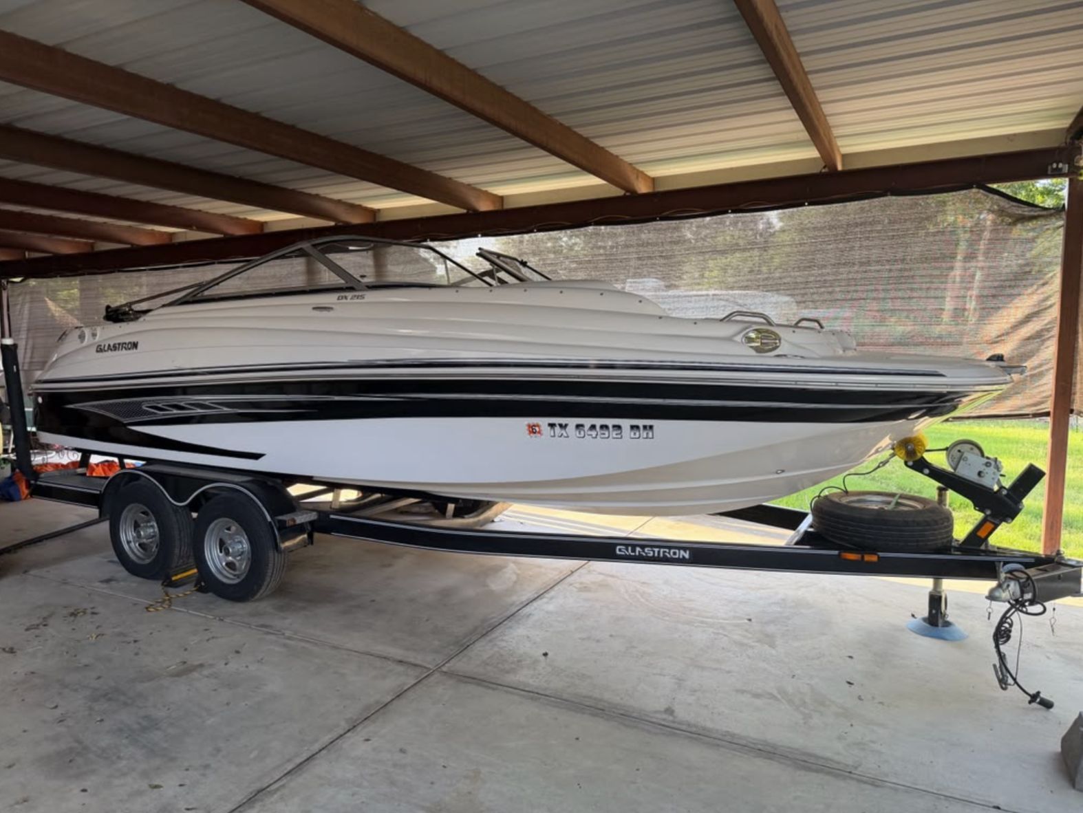 2011 Glastron DX 215 Deckboat