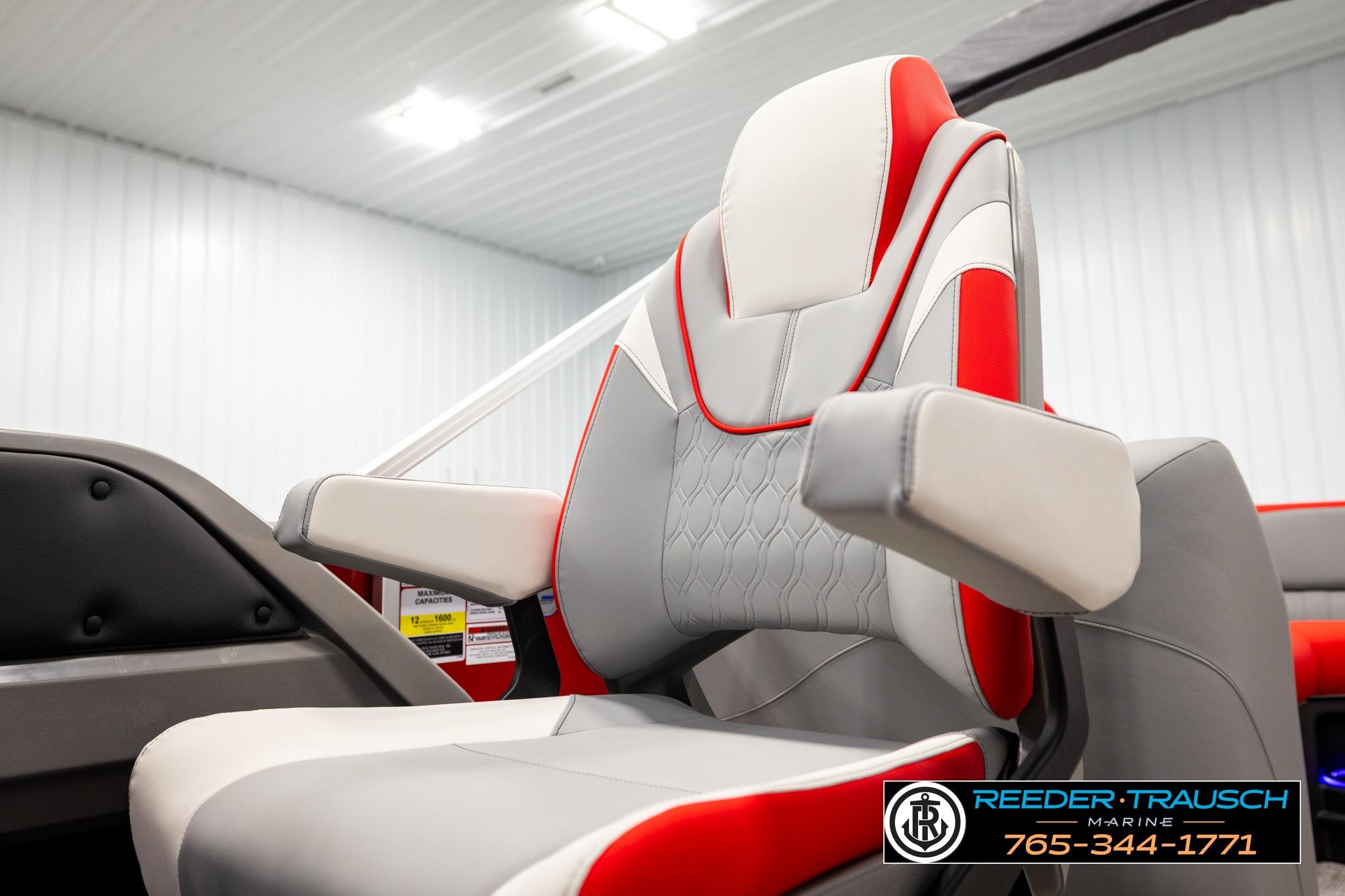 Luxurious seating in 2026 Avalon LSZ QL boat, featuring modern design and comfort.