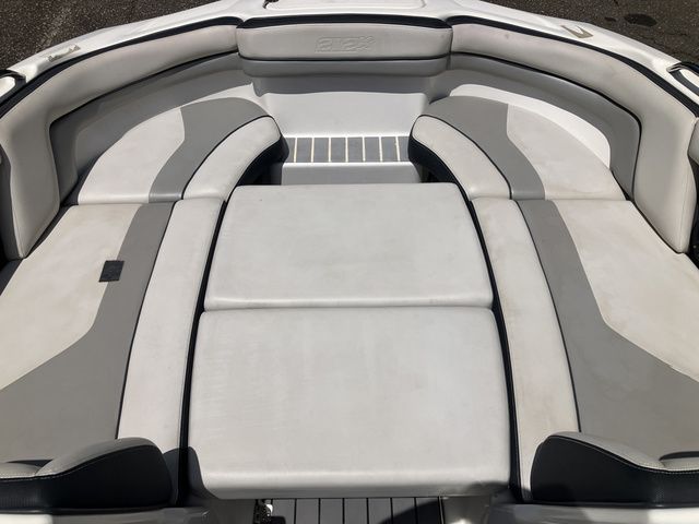 2016 Yamaha Boats 212X - 16