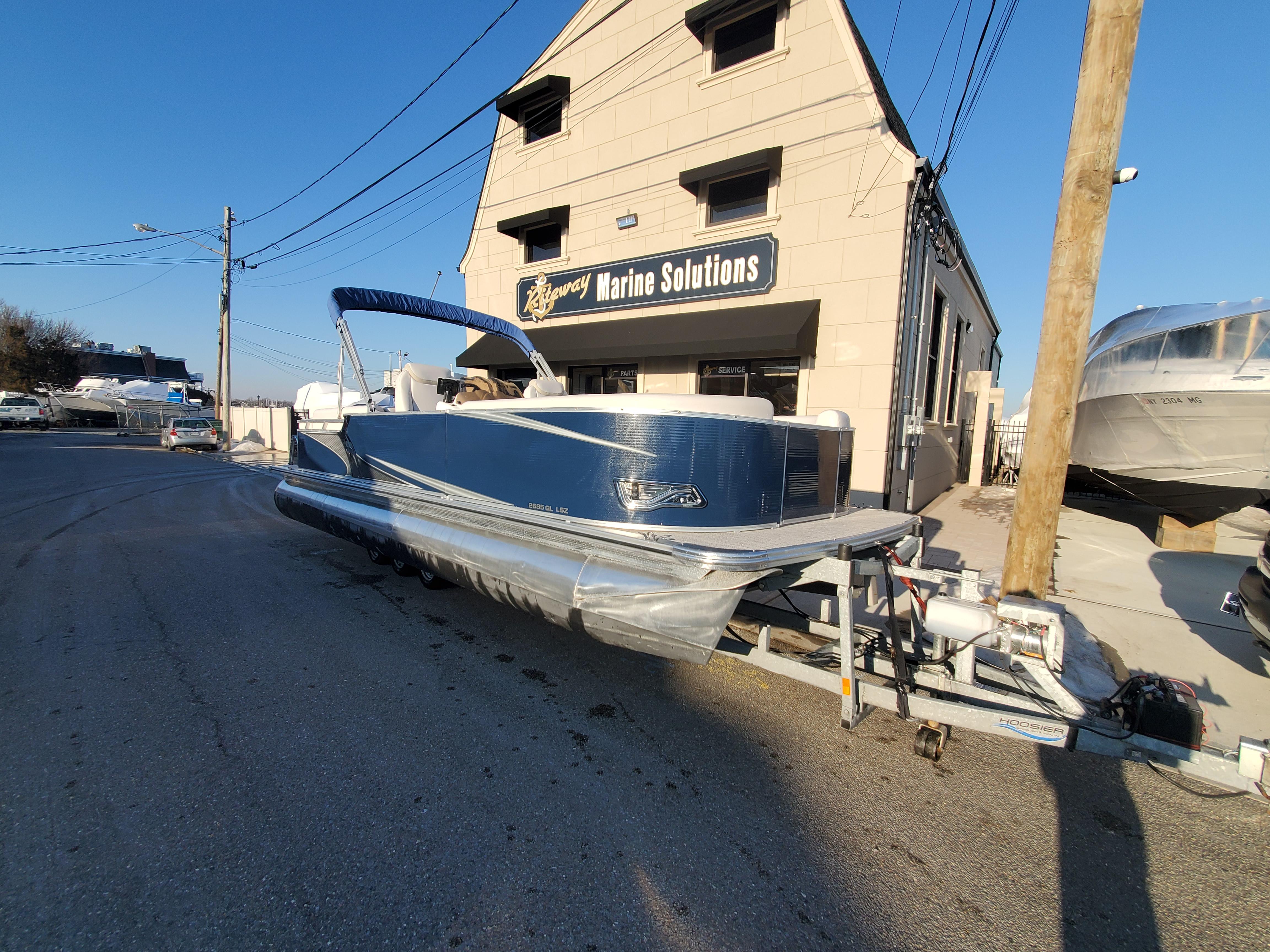 2017 Avalon LSZ Quad Lounge - 26'