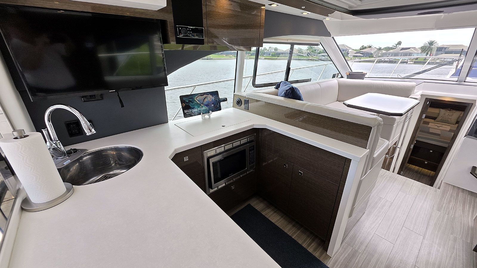 Main Cabin Galley Forward