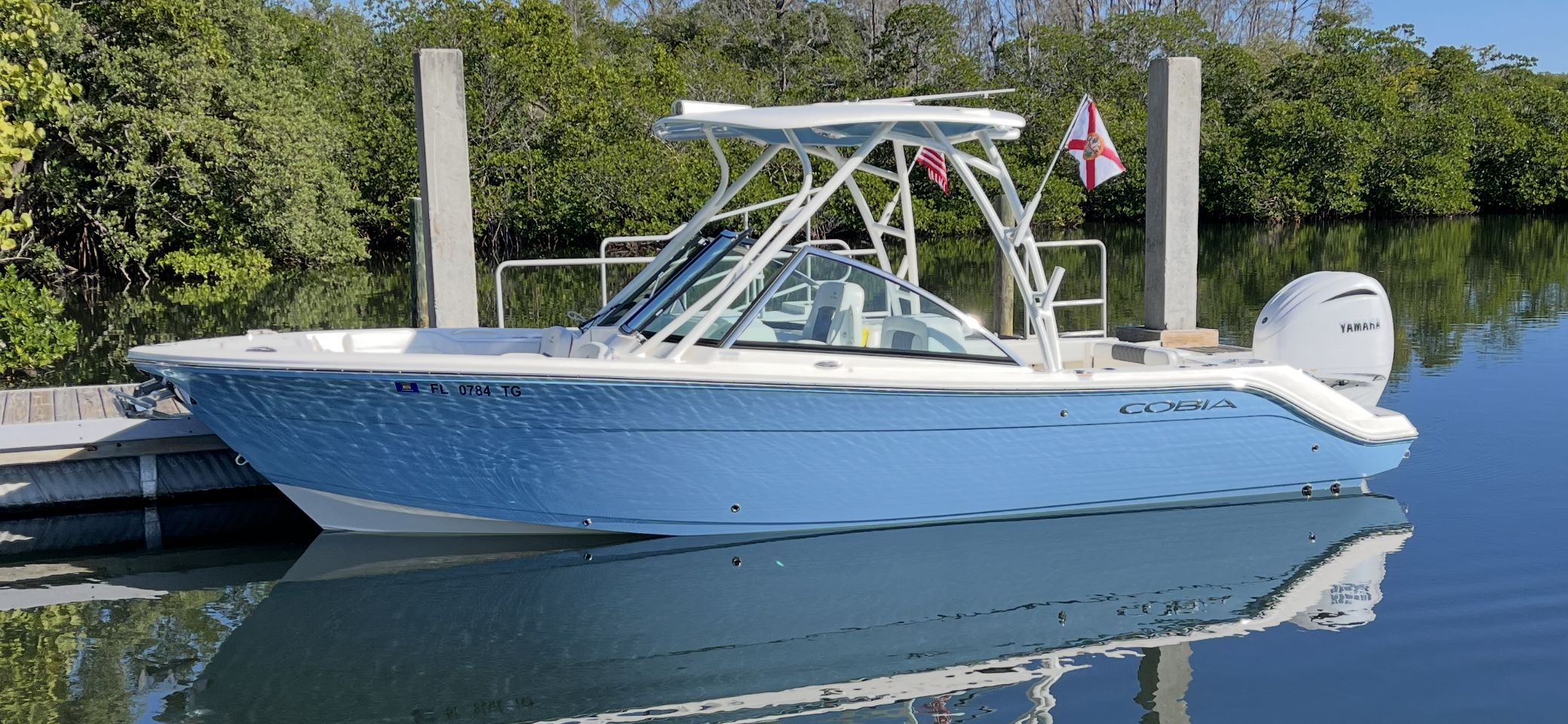 2022 Cobia 240 Dual Console