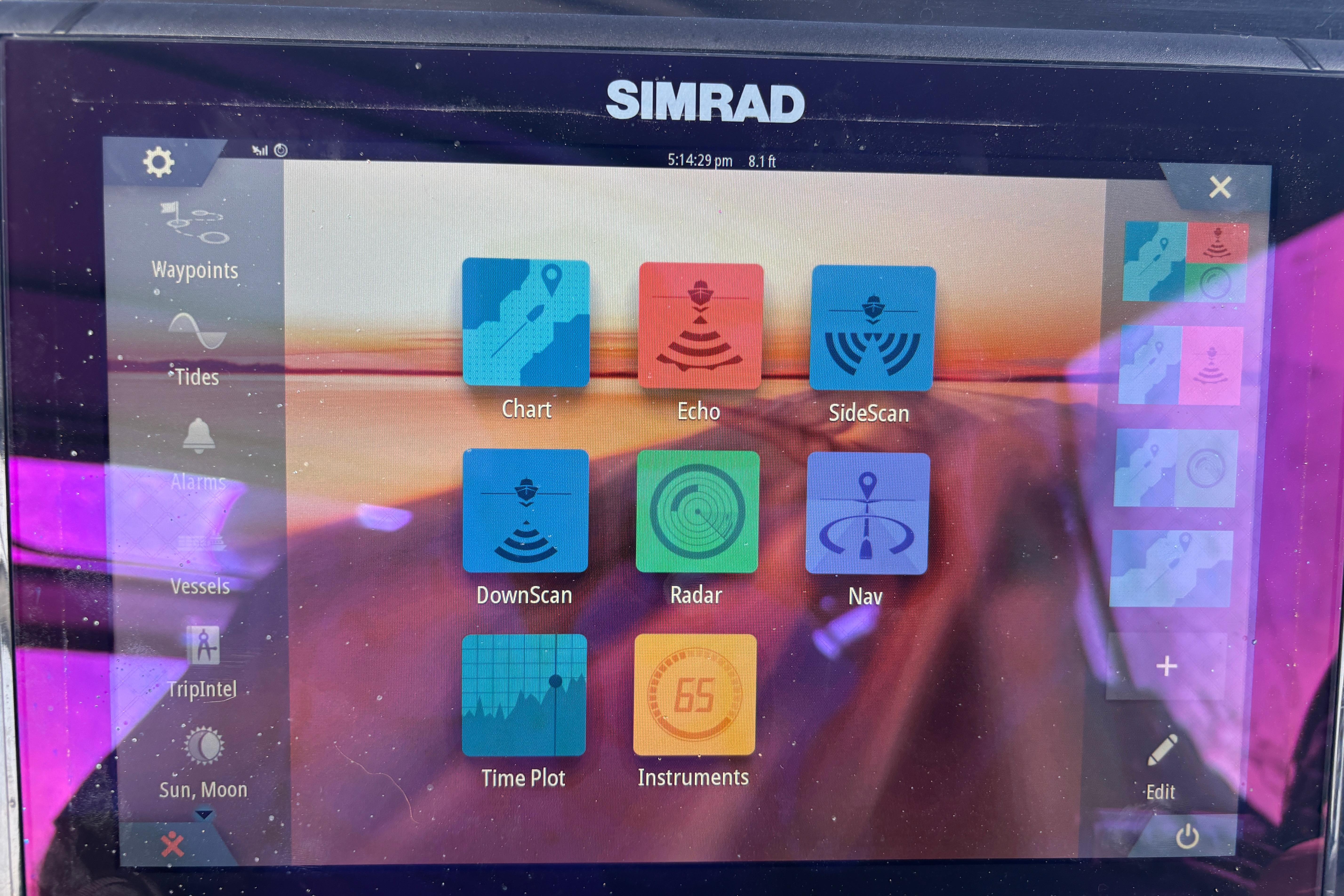 Simrad marine navigation display on 2001 Silverton 410 Sport Bridge, showing various sonar and radar options.