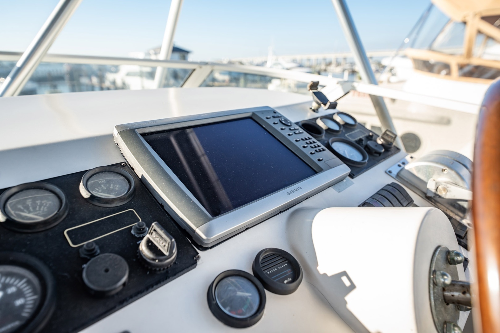 2004 Navigator 5700 Rival Pilothouse - Image 14