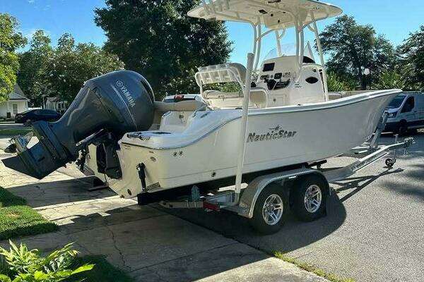 2022 NauticStar 2302 Legacy