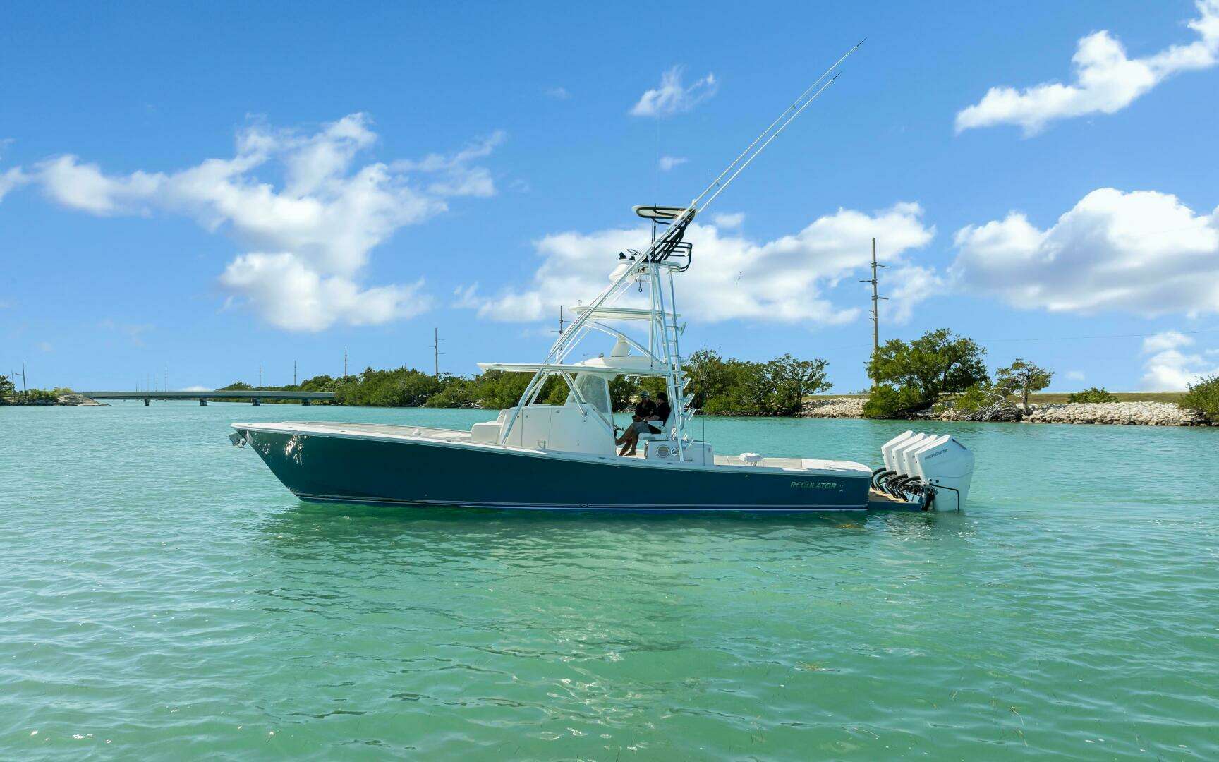 2018 Regulator 41 Center Console - Image 3