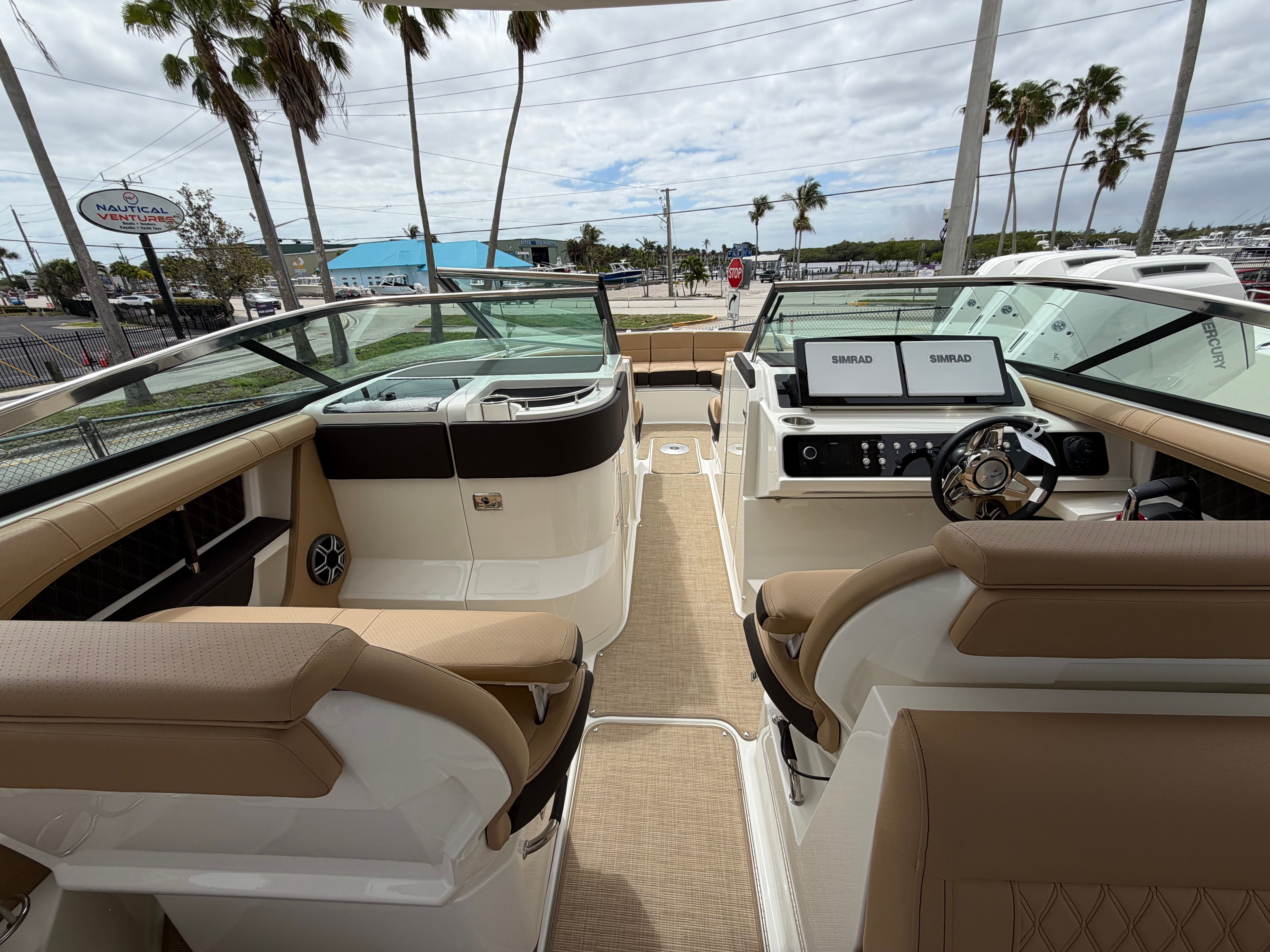 2026 Sea Ray SLX 310 Outboard - 32