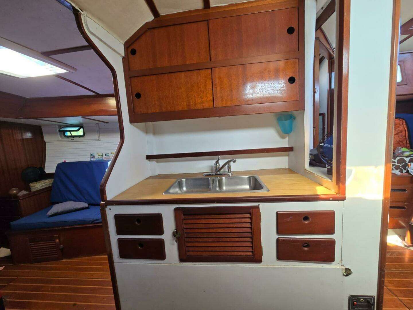 1982 Reliance 44 - Image 23