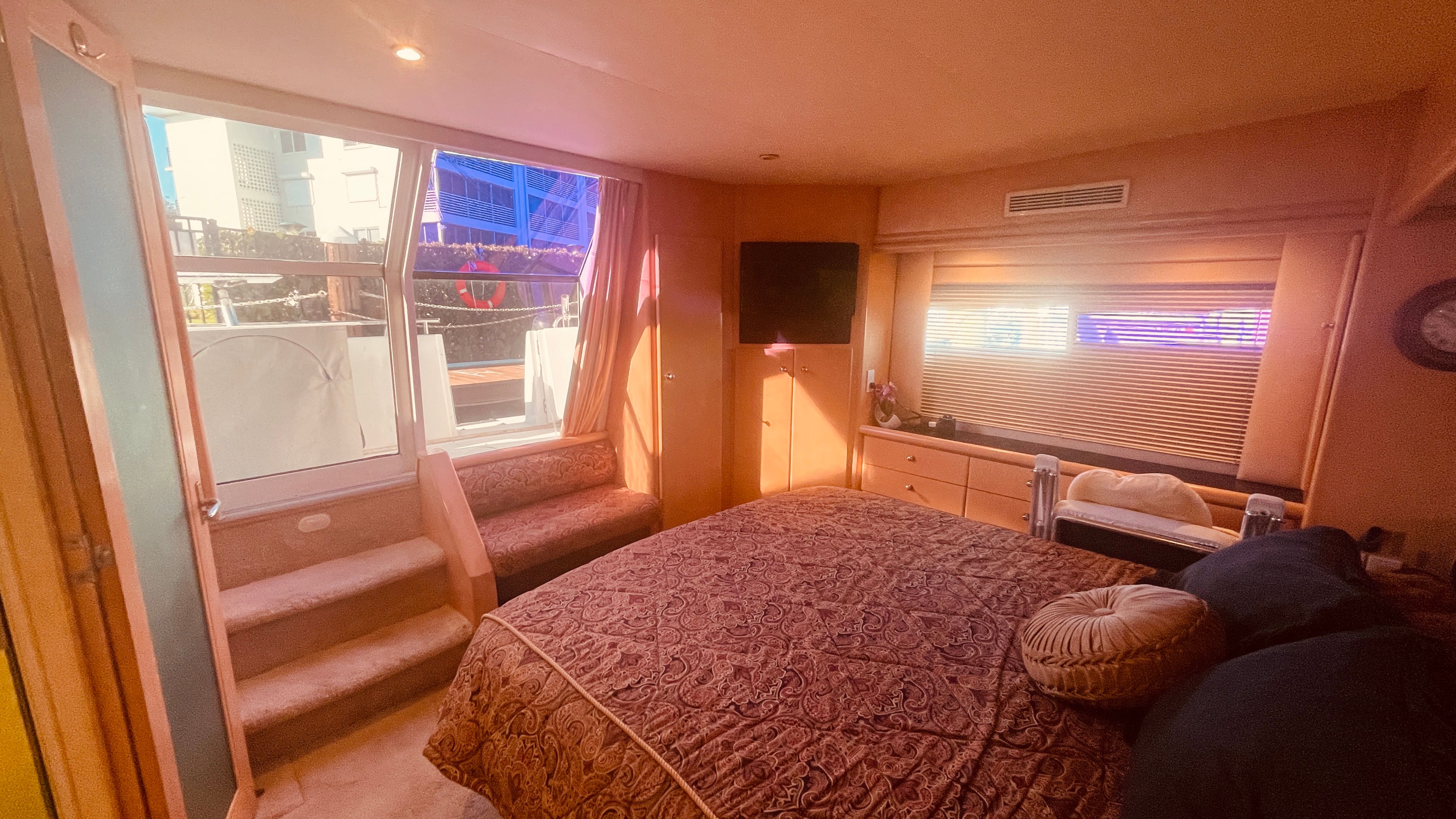 1997 Carver 500 Cockpit Motor Yacht - 28