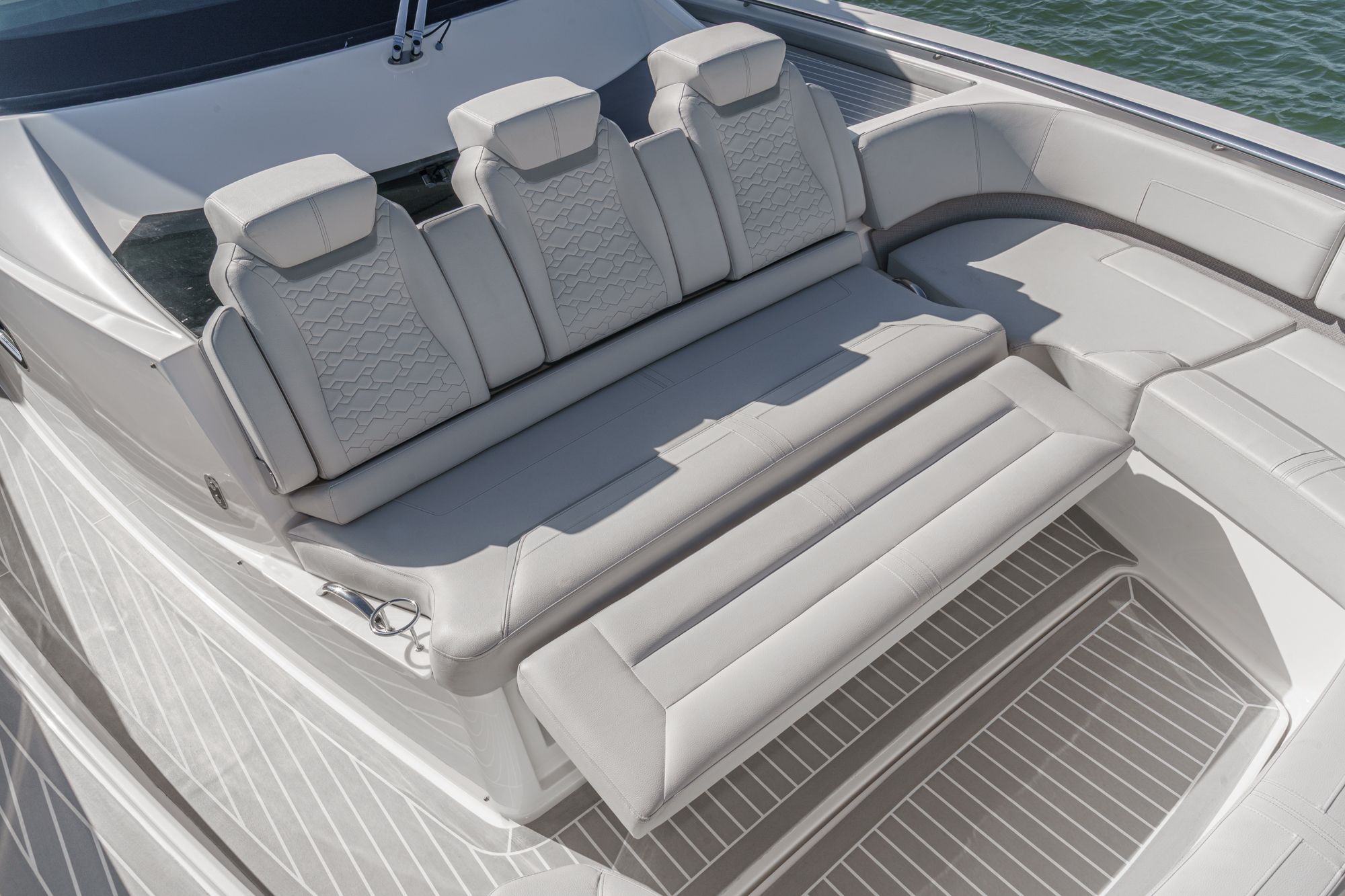 2023 Tiara Yachts 48 LS - 16
