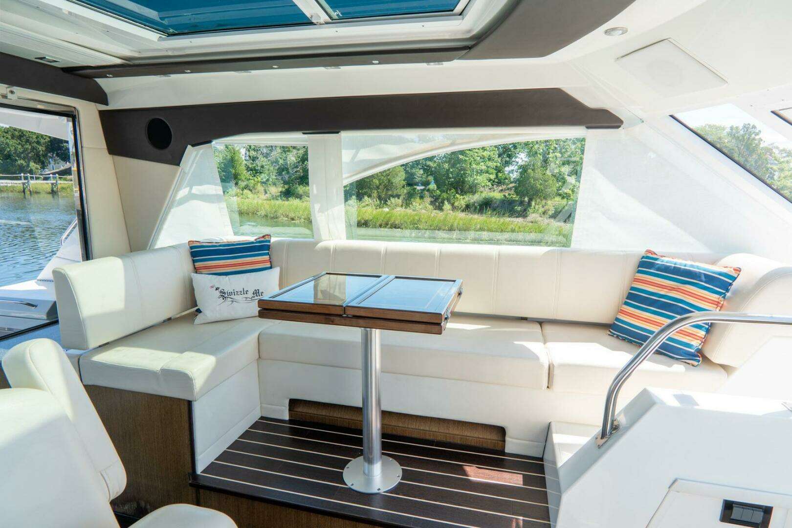 2013 Cruisers Yachts 48 Cantius - Image 19