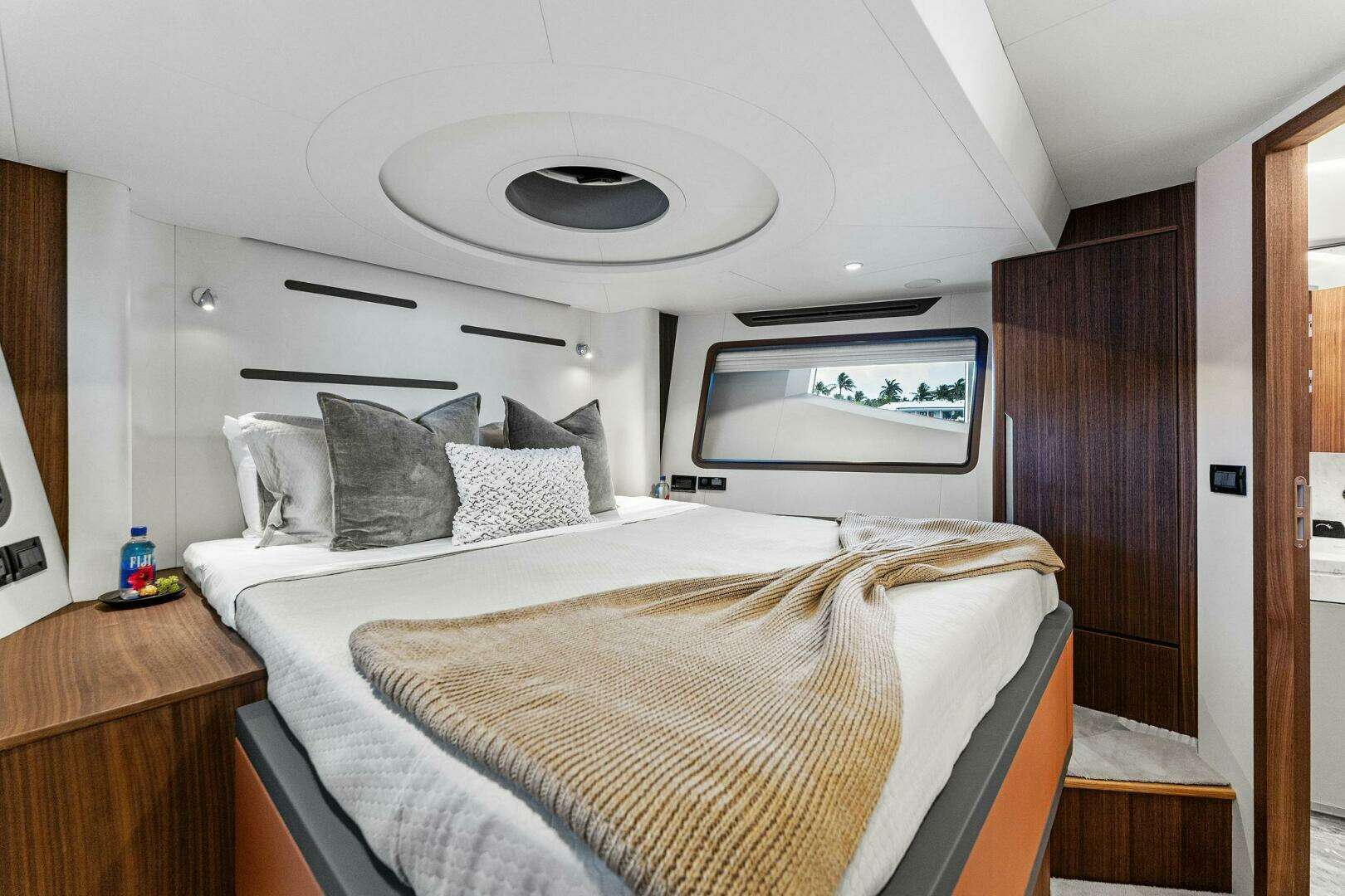 2024 Aquitalia Yachts Flybridge - Image 51
