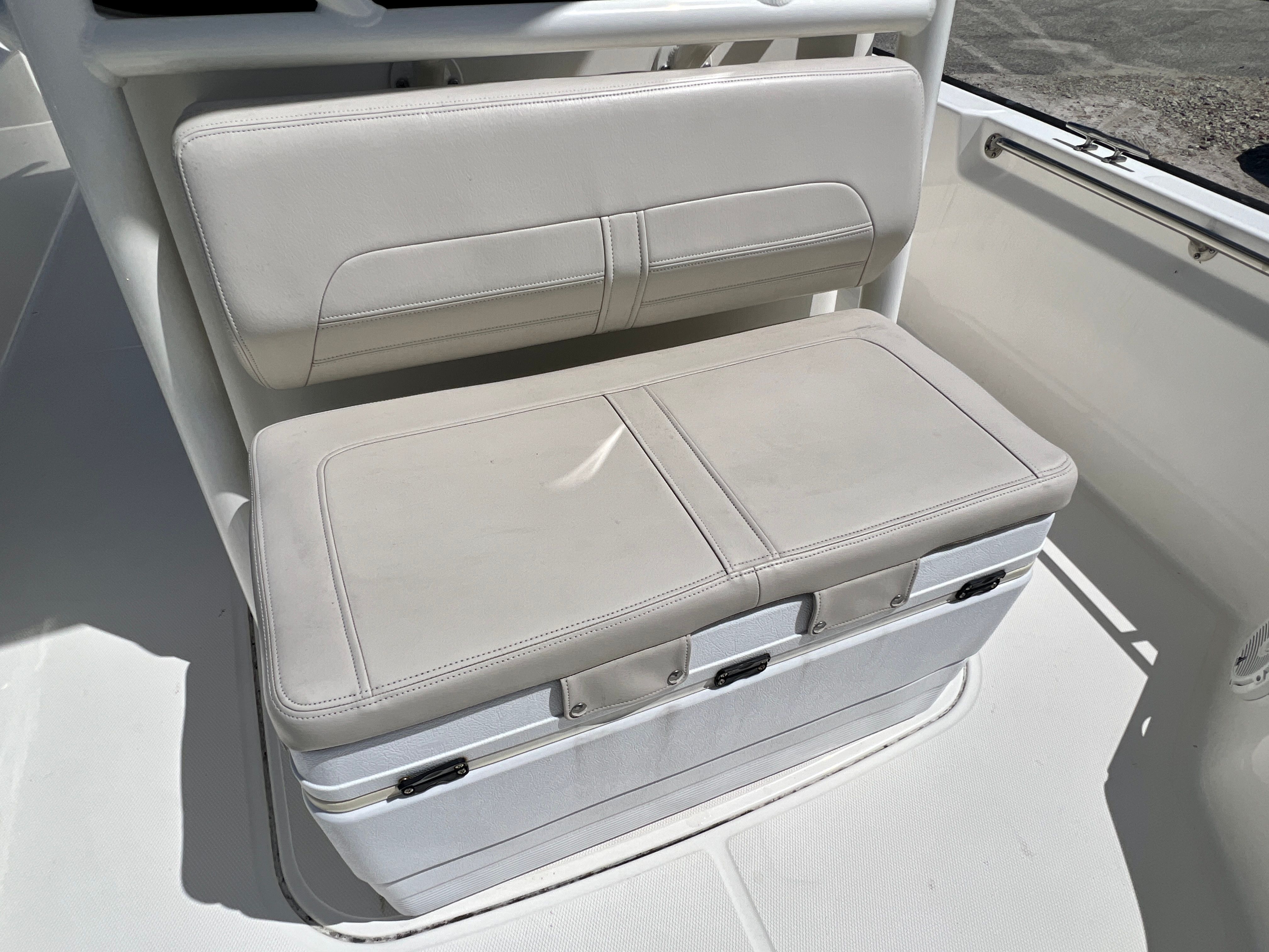 2023 Boston Whaler 210 Montauk - 18
