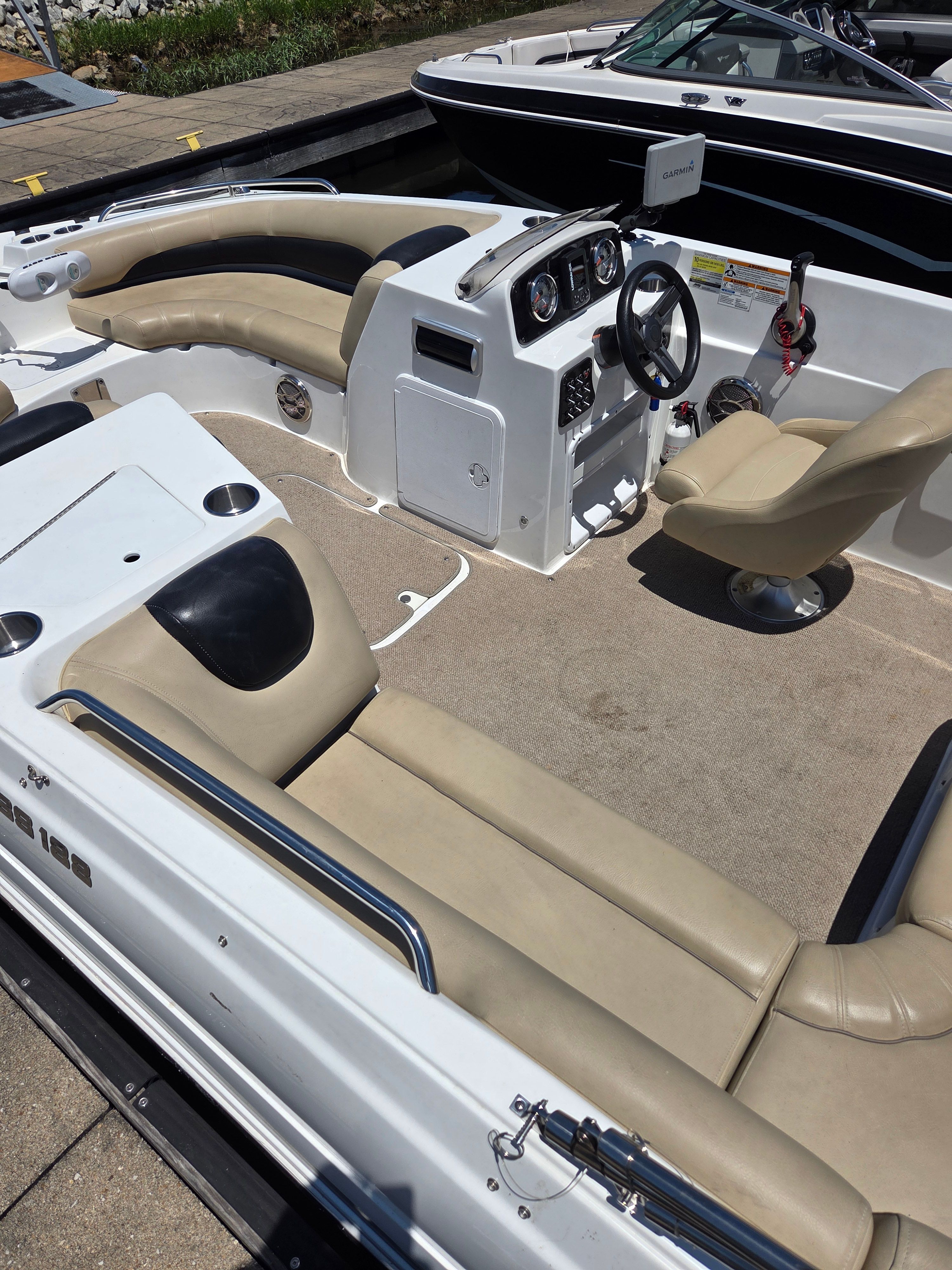 2016 Hurricane SunDeck 188 OB - 8