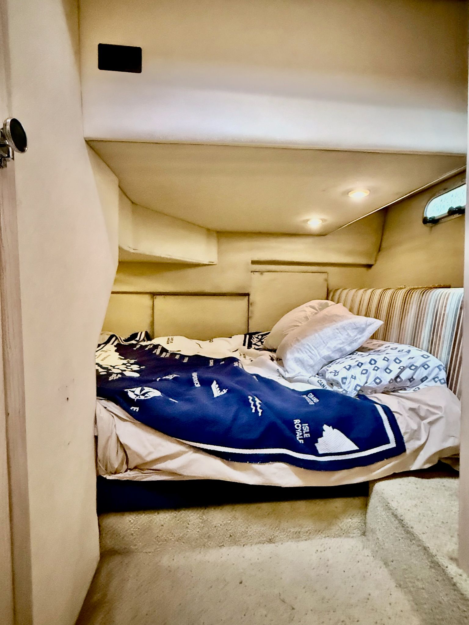 1996 Bayliner 3988 Motoryacht - 21