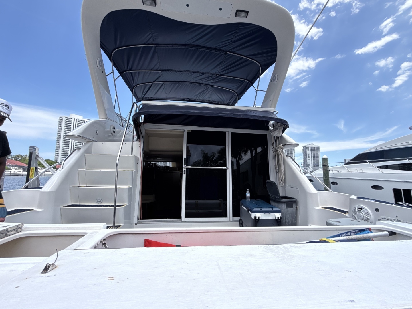 2001 Sea Ray 450 Express Bridge - Image 2