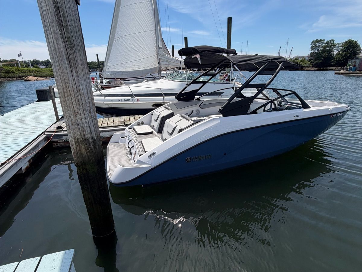 2025 Yamaha Boats AR220 - 7