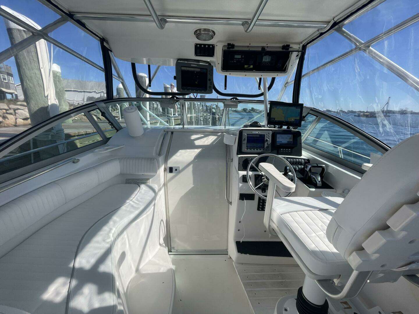 2001 Boston Whaler 285 Conquest - Image 11