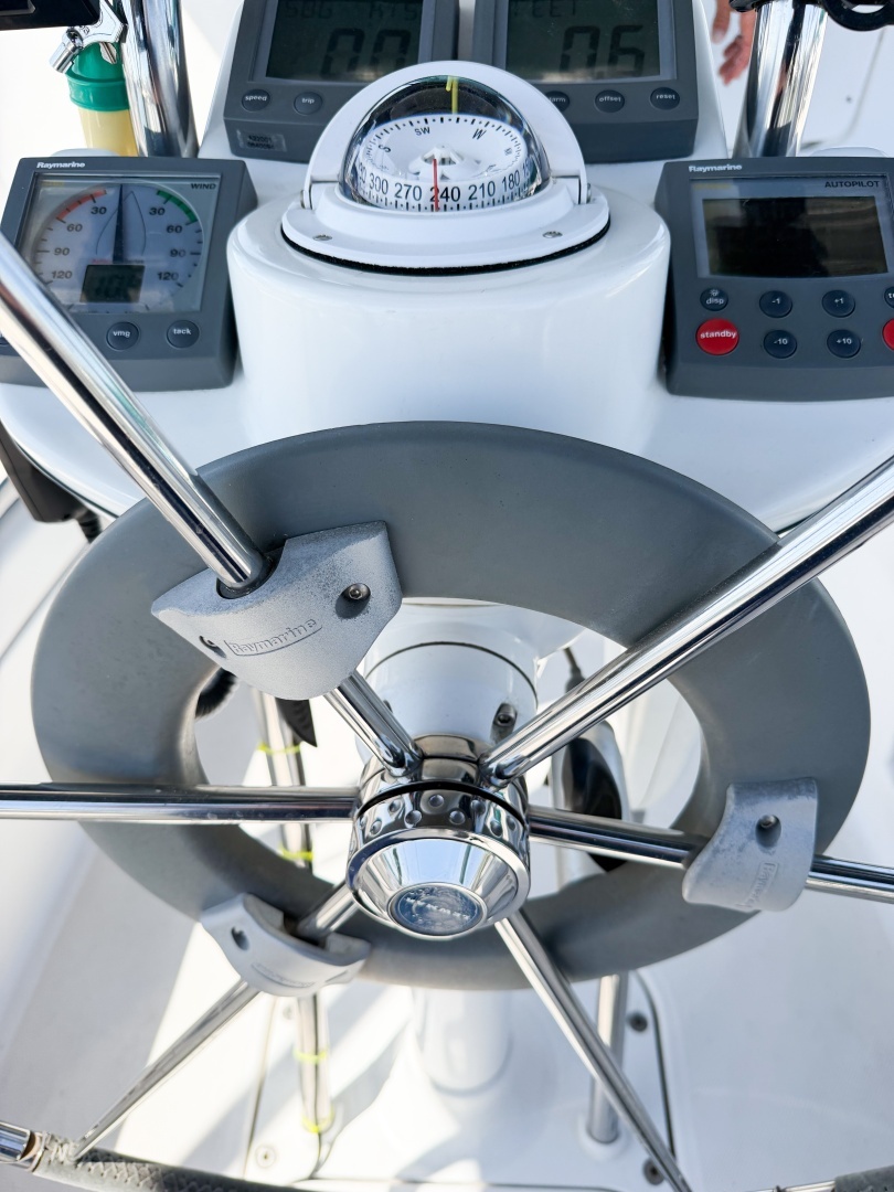 2005 Hunter 36 - Image 27