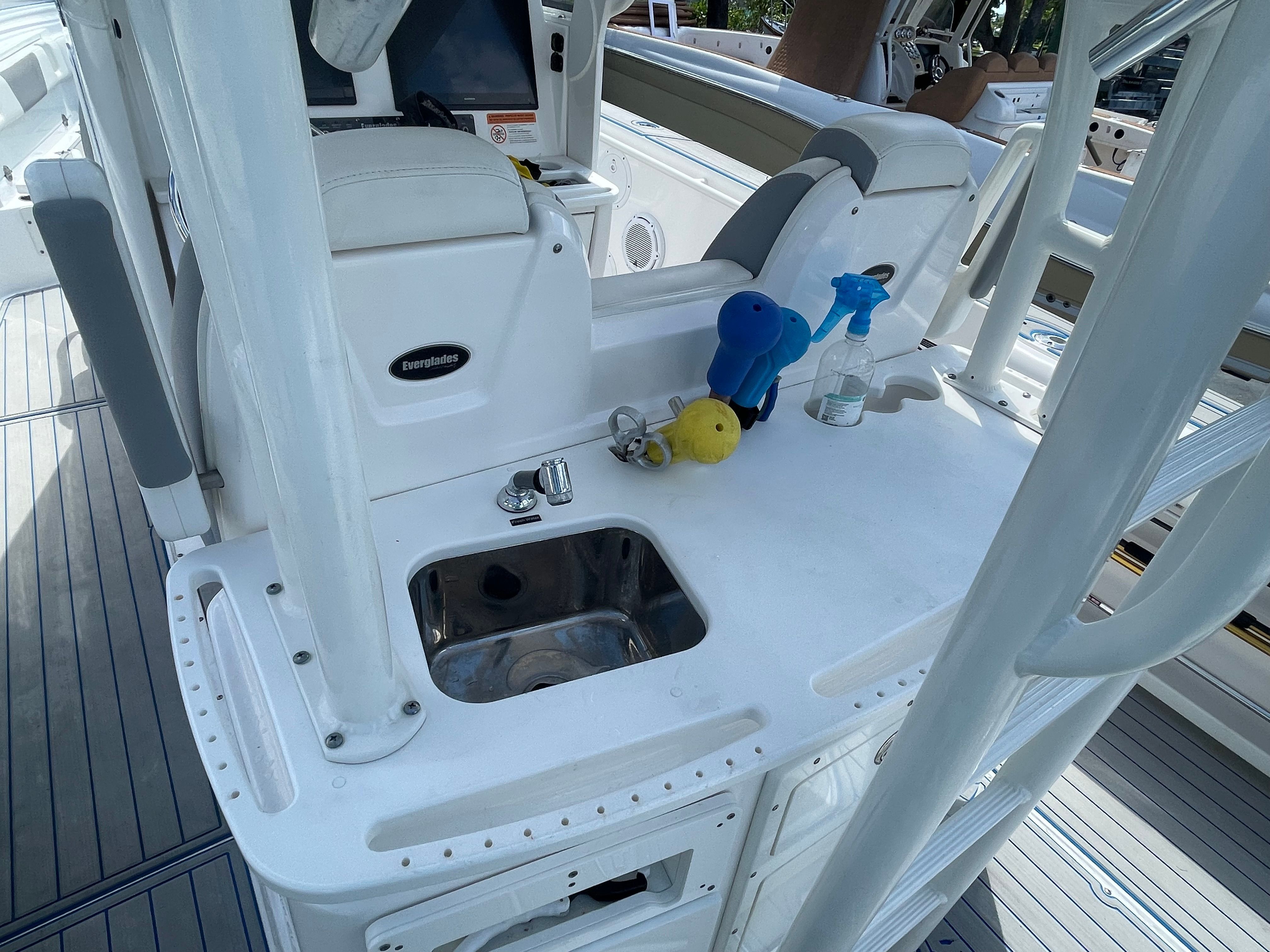 2017 Everglades 325 Center Console - 20