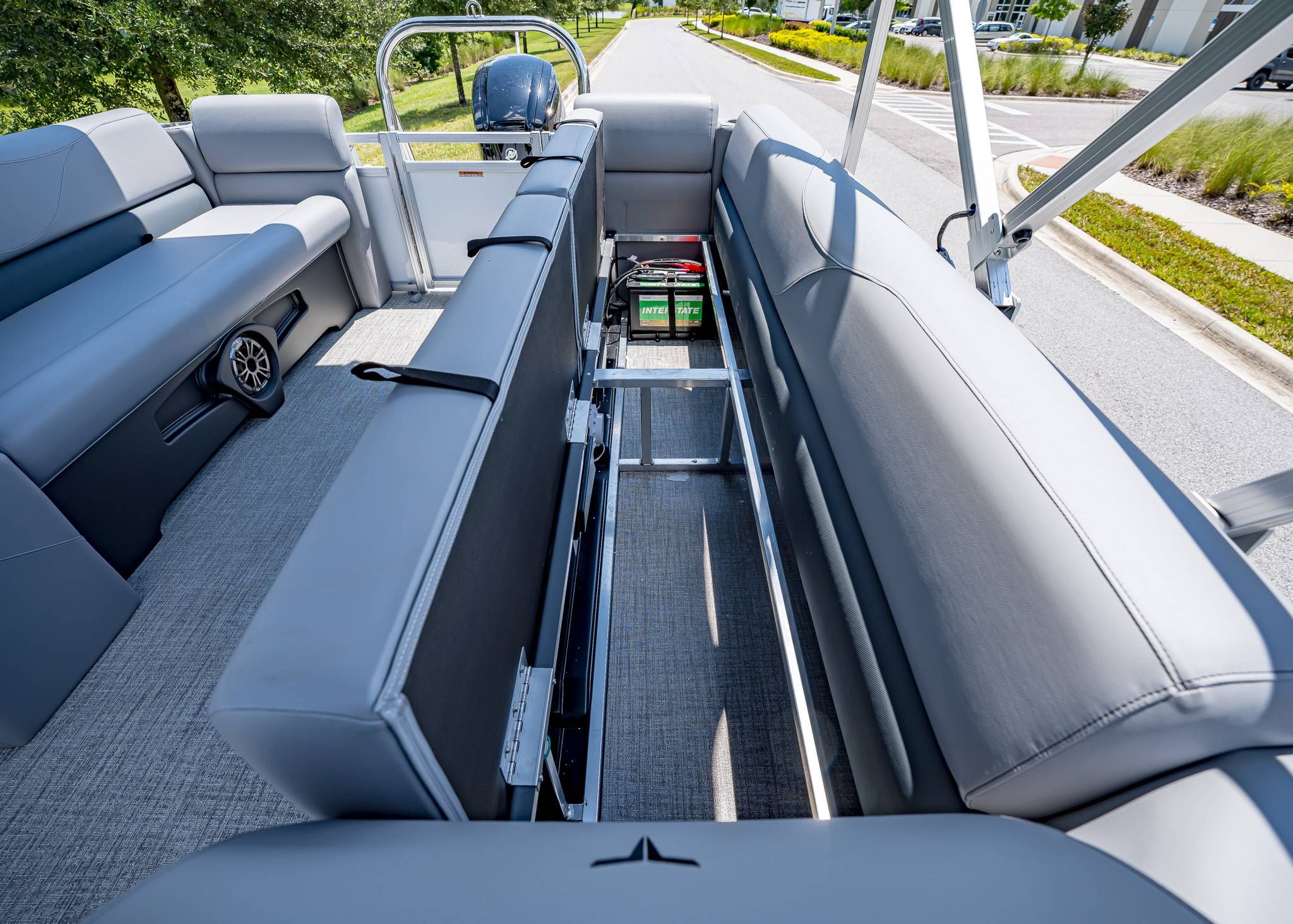 2025 Tahoe Pontoon SLT 23' Quad Lounge - 24