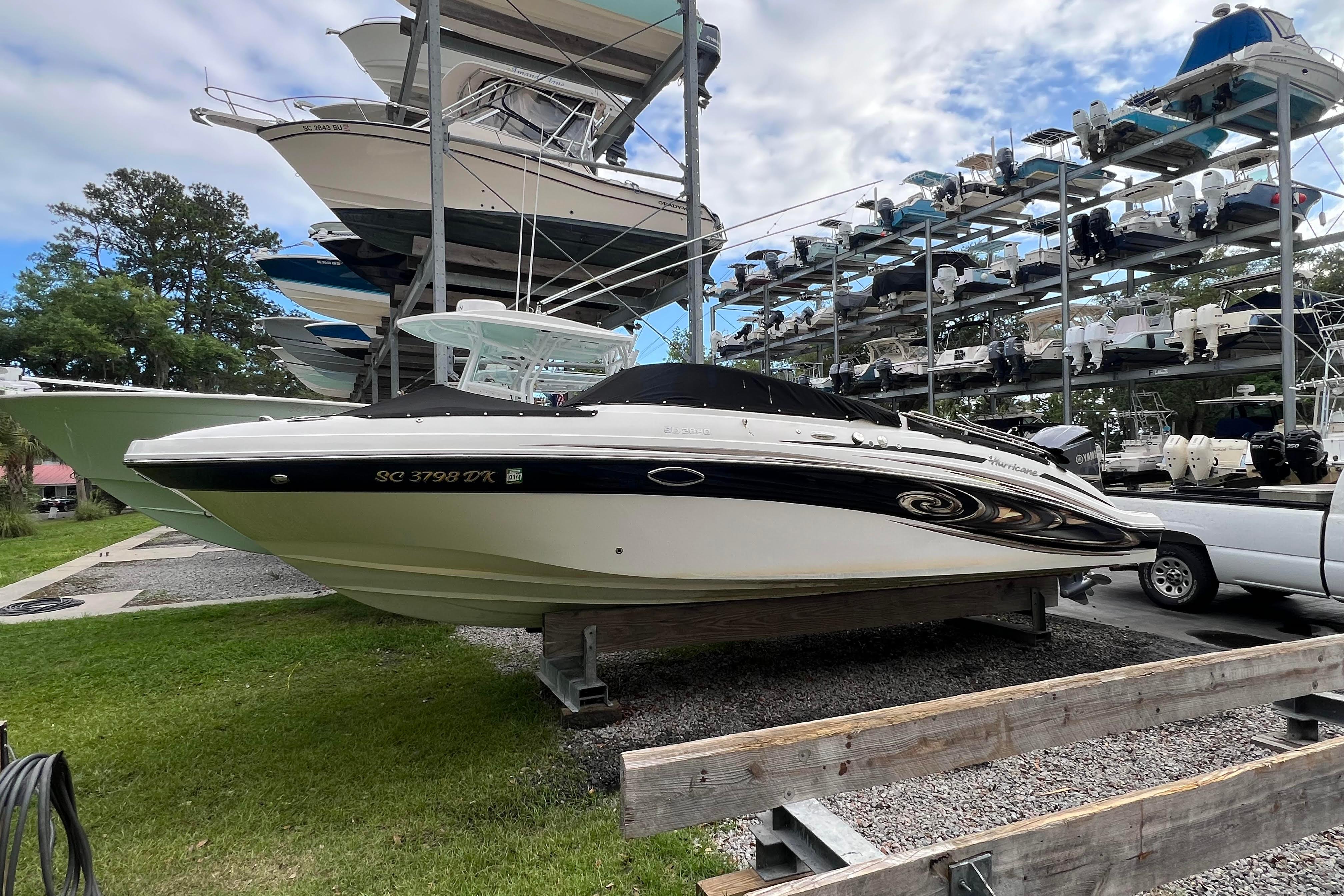 2018 Hurricane SunDeck 2690 OB