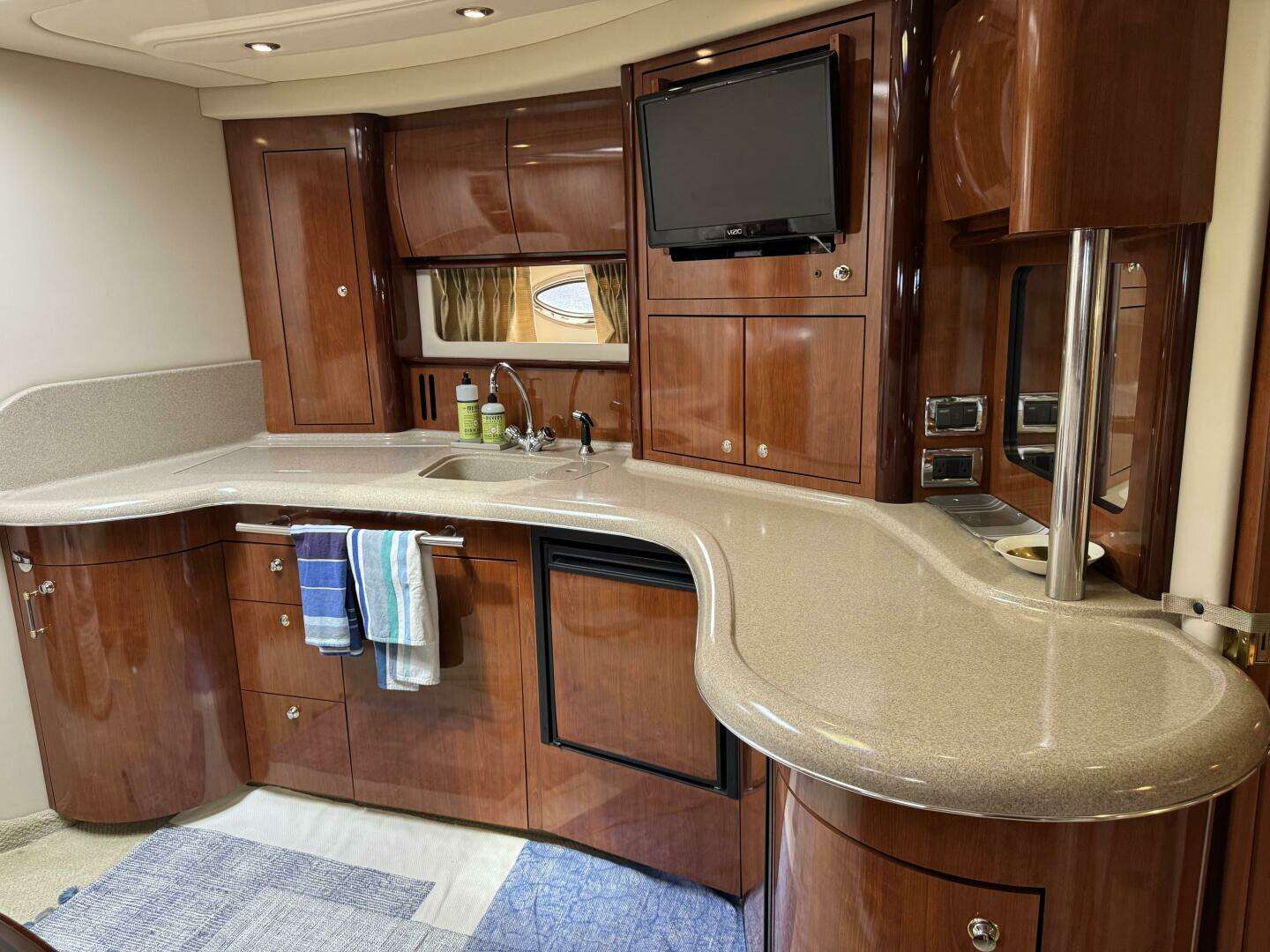 2003 Sea Ray 420 Sundancer - Image 29