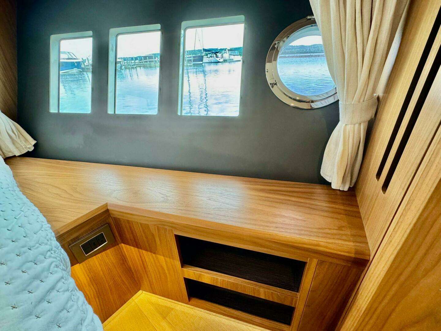 2016 Absolute 45 Sport Yacht - Image 72