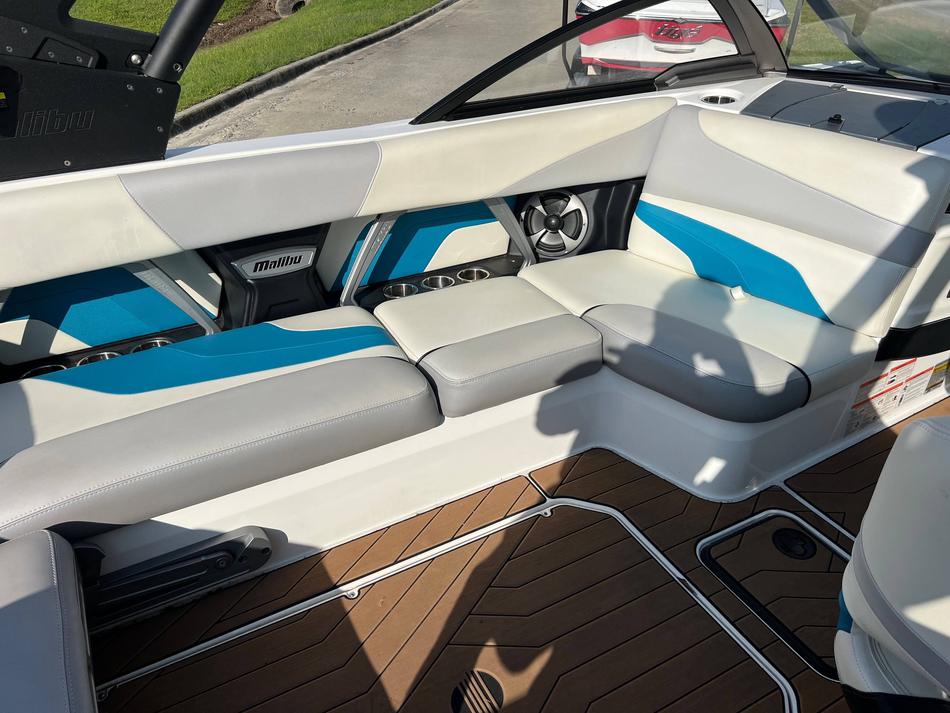 2018 MALIBU 22 MXZ - Image 11