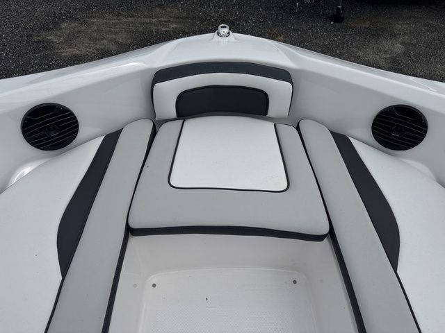 2025 Yamaha Boats 195S - 9