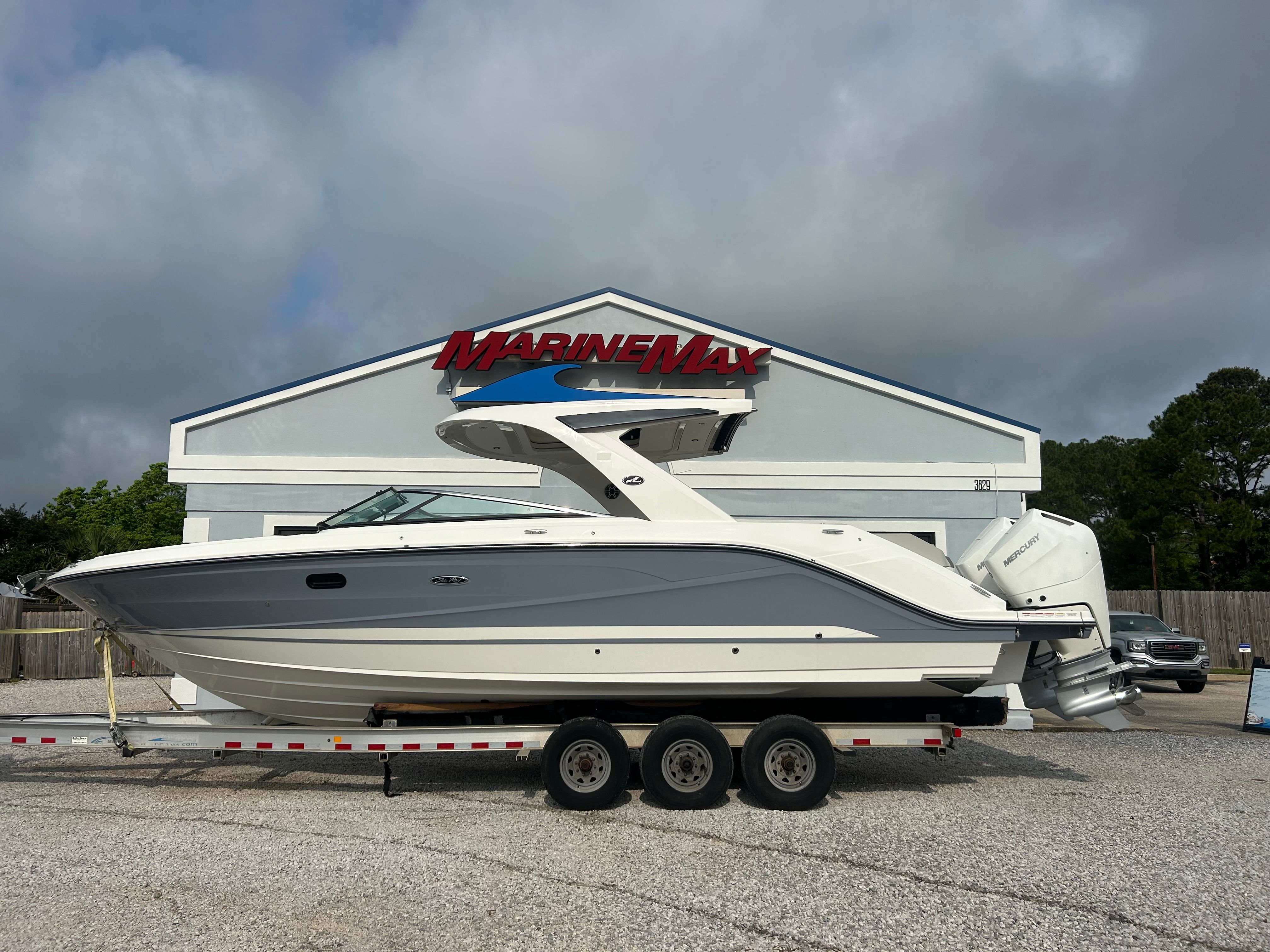 2026 Sea Ray SLX 310 Outboard