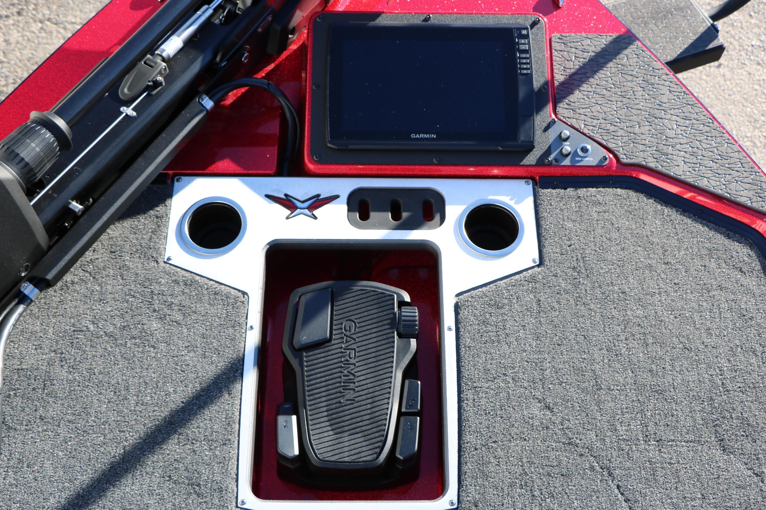 2026 Vexus VXs21 boat console with Garmin device and foot pedal.
