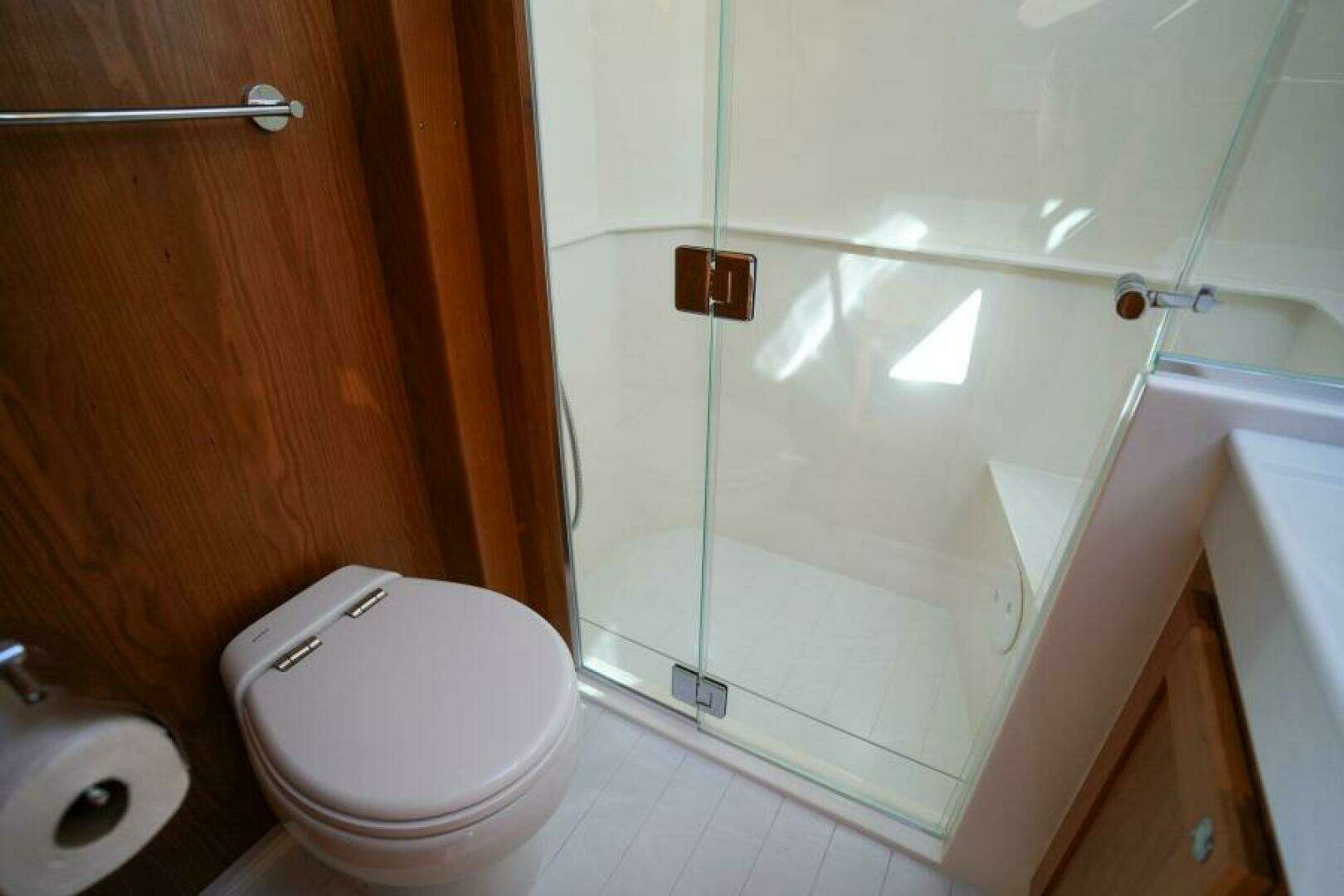 2027 Sabre 51 Salon Express - Image 29