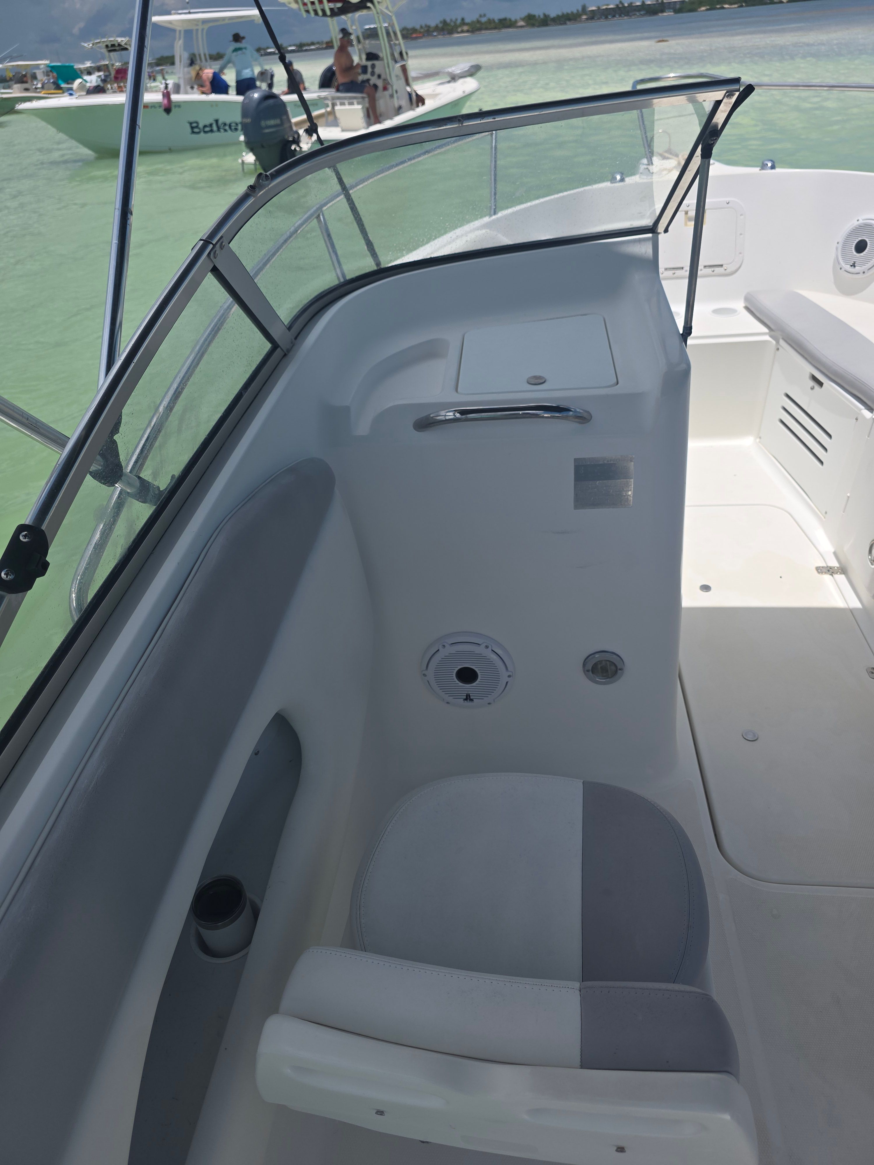 Wellcraft Sportsman 2001 boat on calm water.