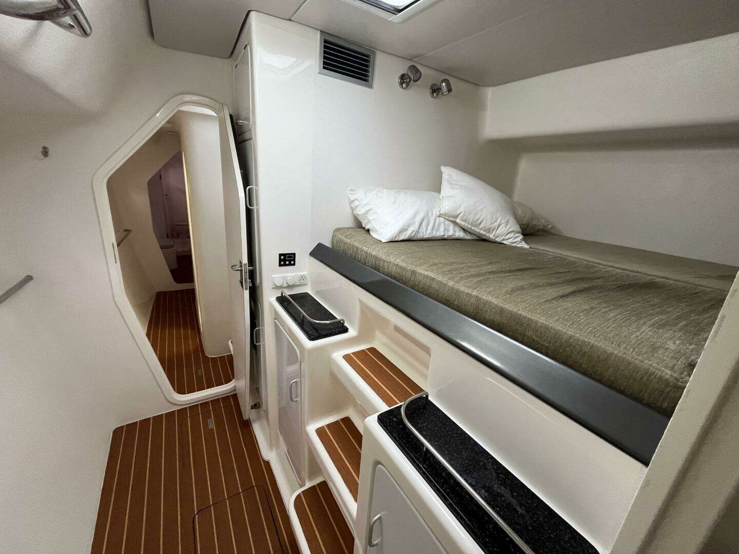 2013 Voyage Yachts 520 - Image 63