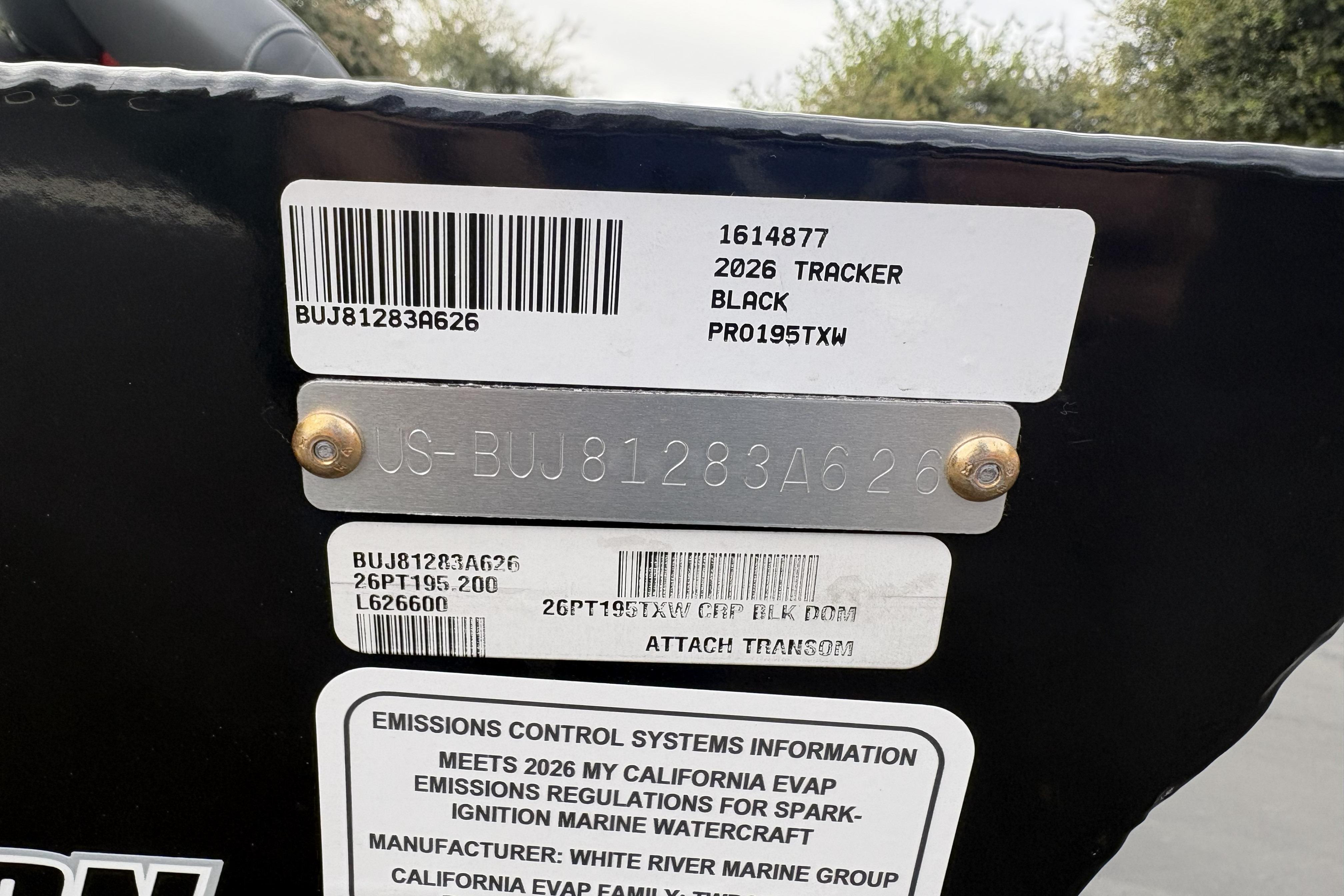 2026 Tracker Pro Team 195 boat identification labels and emissions information.