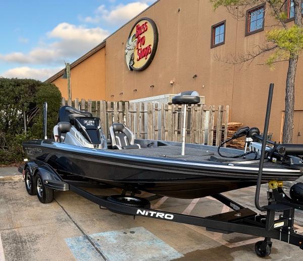 2025 Nitro Z21 XL boat parked outside Bass Pro Shops.