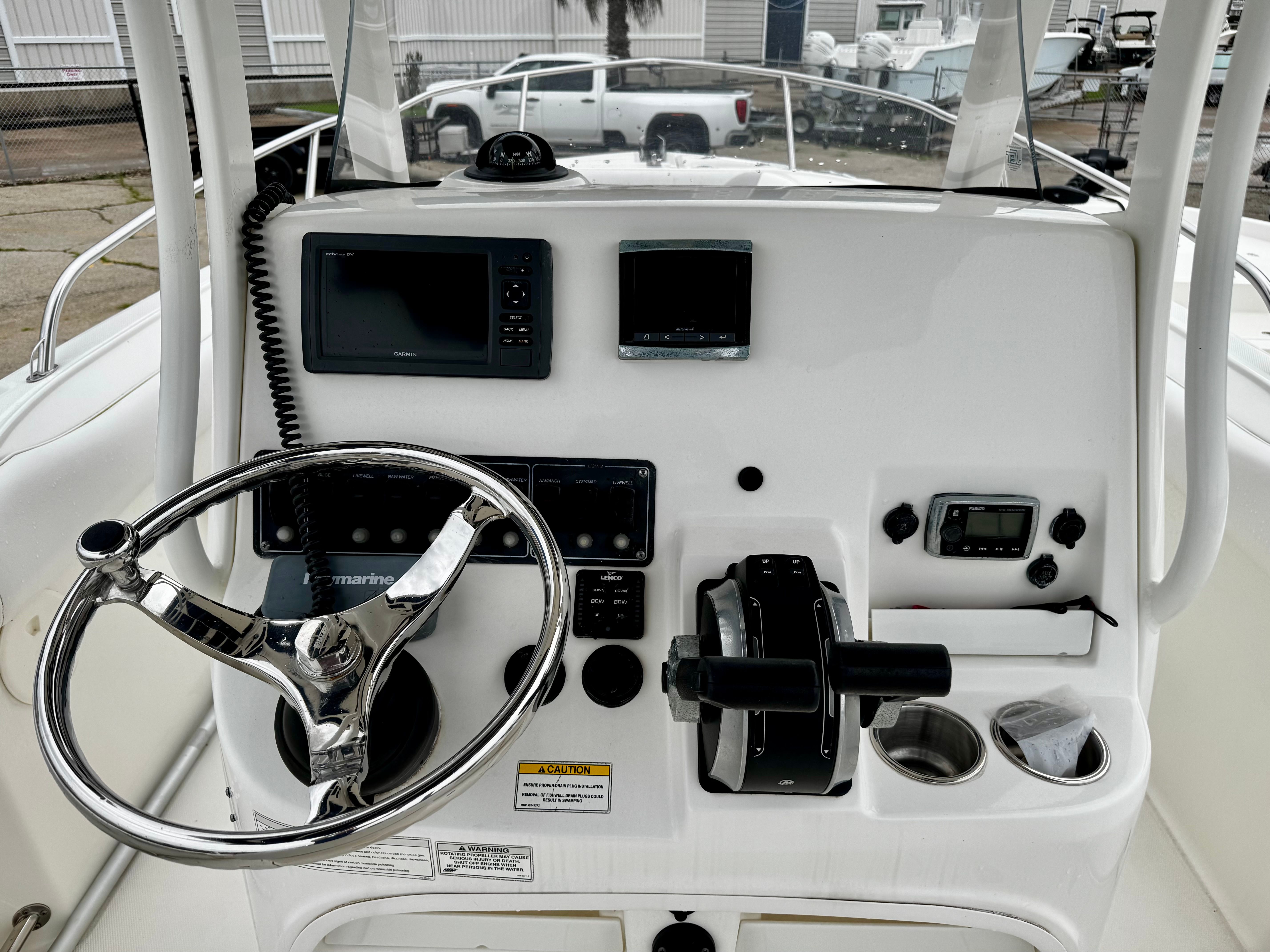 2016 Boston Whaler 220 Outrage - 10